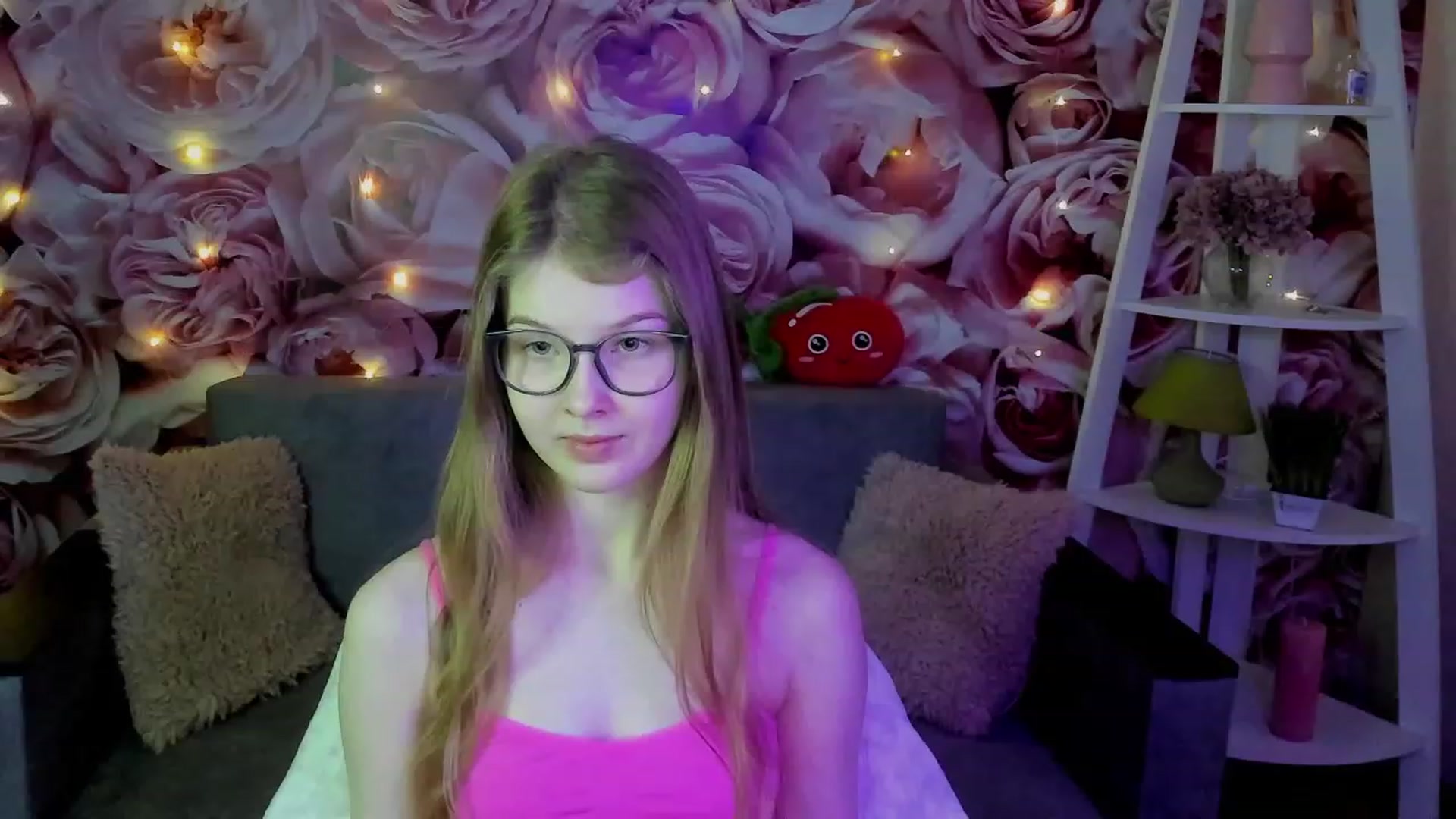 Gallery image thumbnail from EmilyEmber's myfreecams stream on, 09/20/2023, 07:15 image 9 of 20