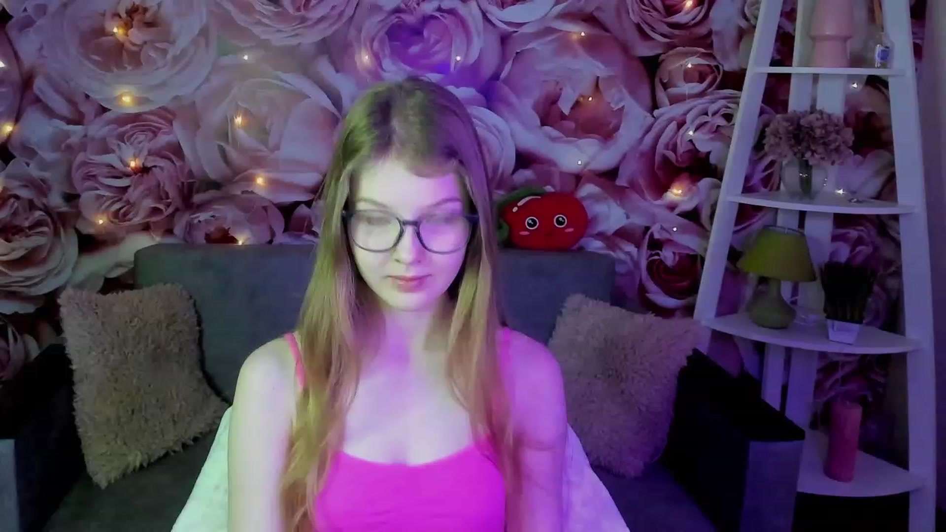 Gallery image thumbnail from EmilyEmber's myfreecams stream on, 09/20/2023, 07:15 image 7 of 20