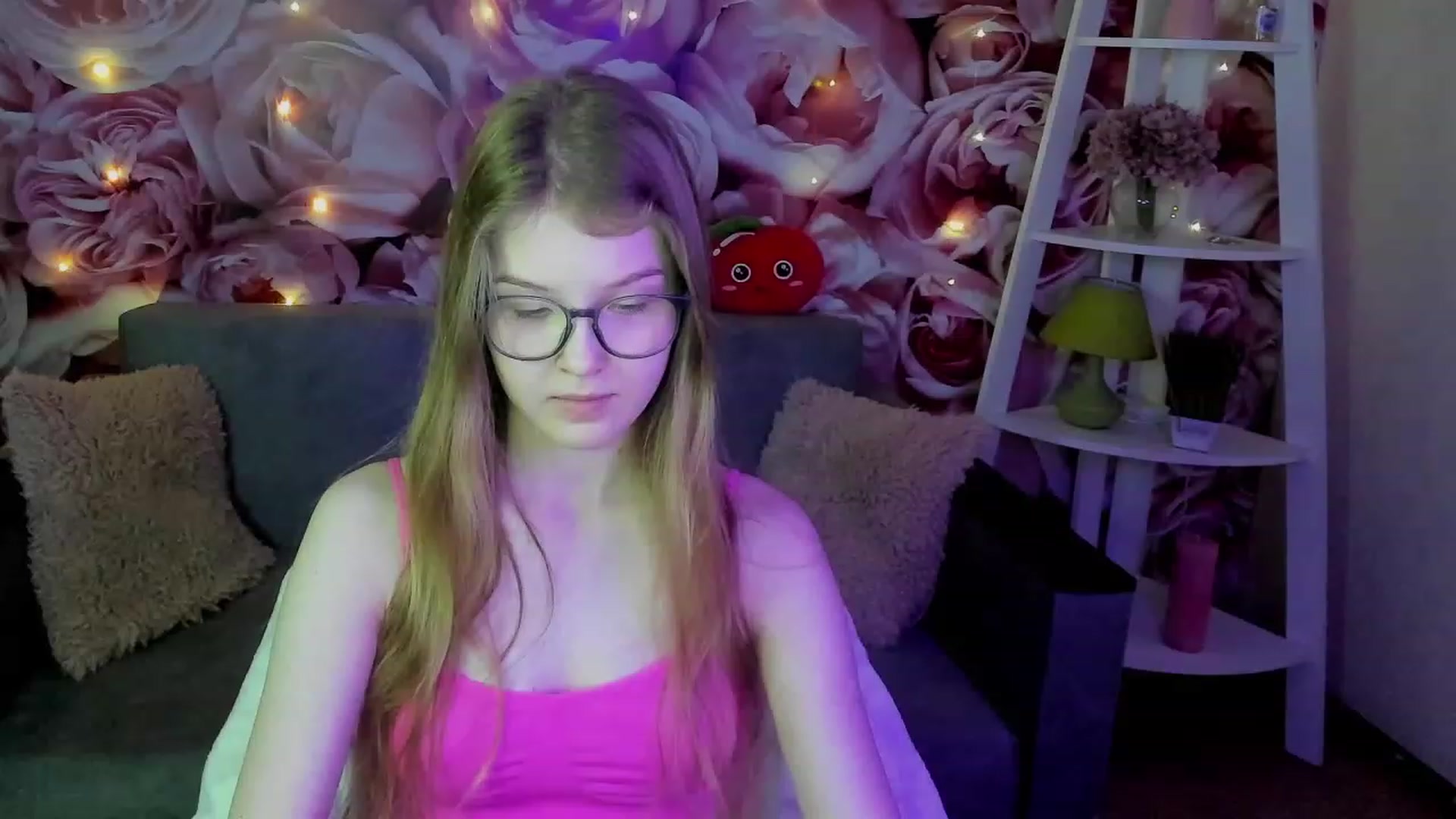 Gallery image thumbnail from EmilyEmber's myfreecams stream on, 09/20/2023, 07:15 image 17 of 20