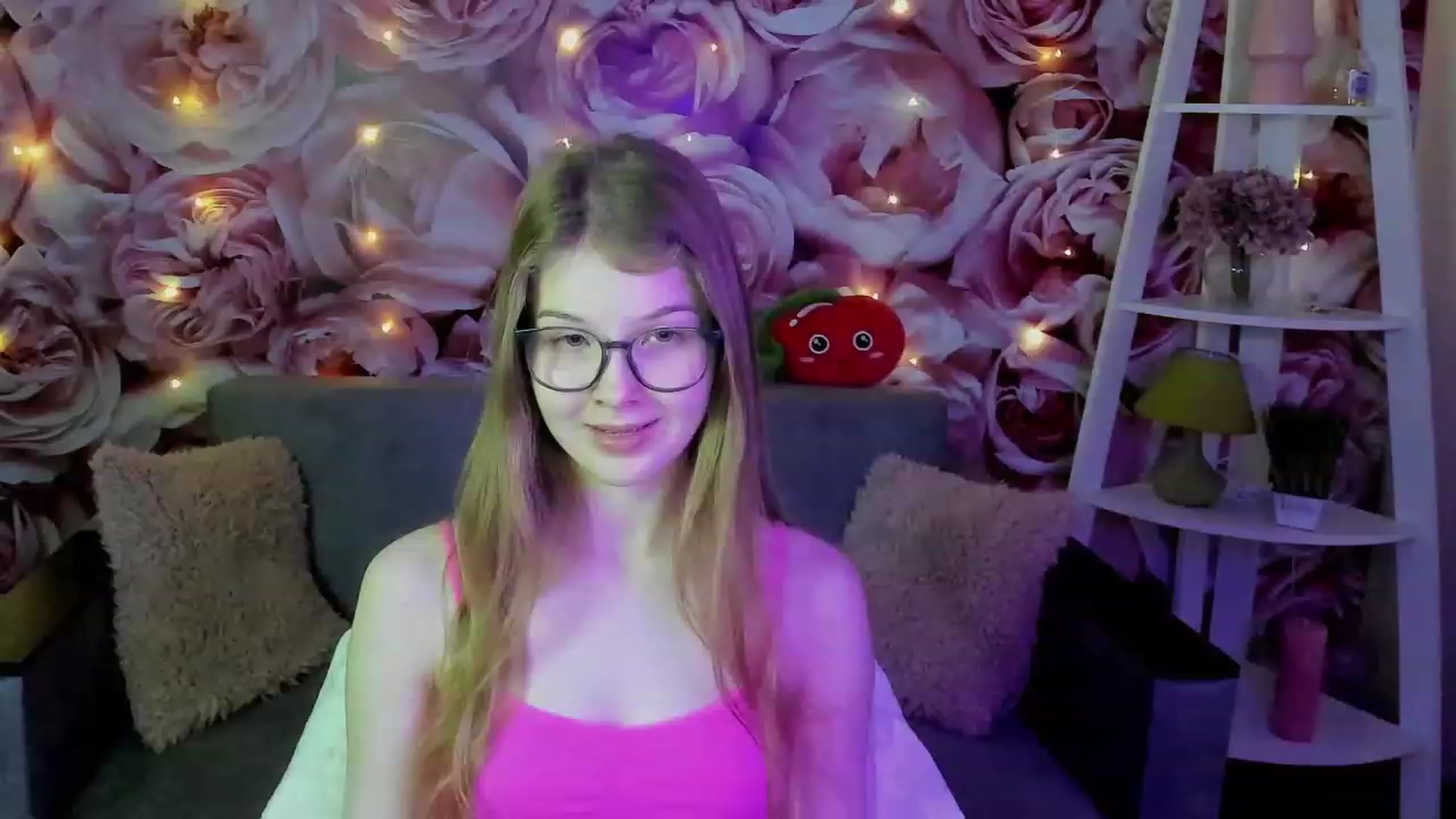 Gallery image thumbnail from EmilyEmber's myfreecams stream on, 09/20/2023, 07:15 image 8 of 20