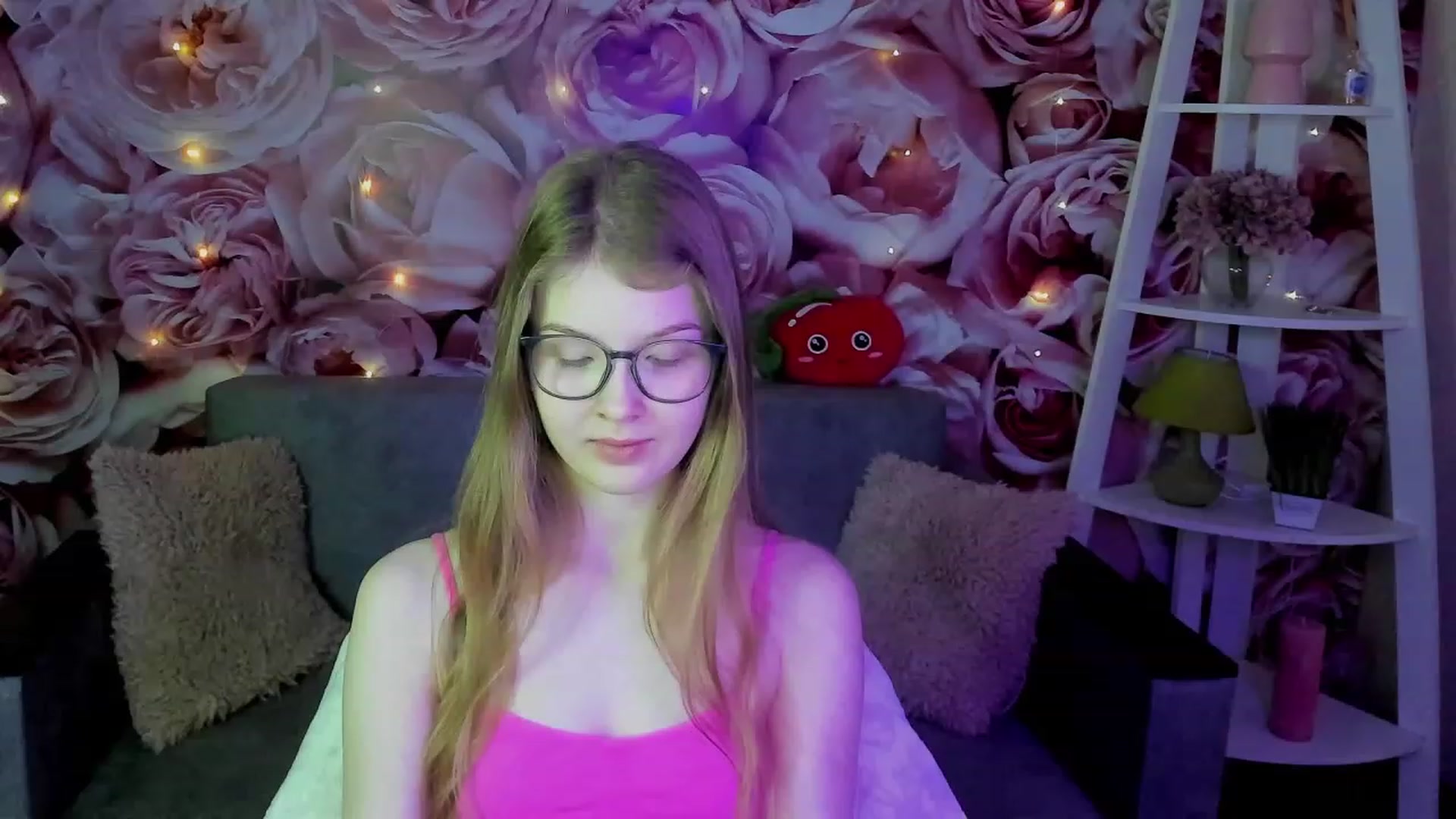 Gallery image thumbnail from EmilyEmber's myfreecams stream on, 09/20/2023, 07:15 image 10 of 20