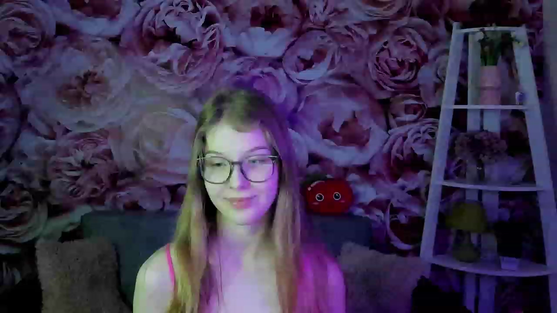 Gallery image thumbnail from EmilyEmber's myfreecams stream on, 09/20/2023, 07:15 image 15 of 20