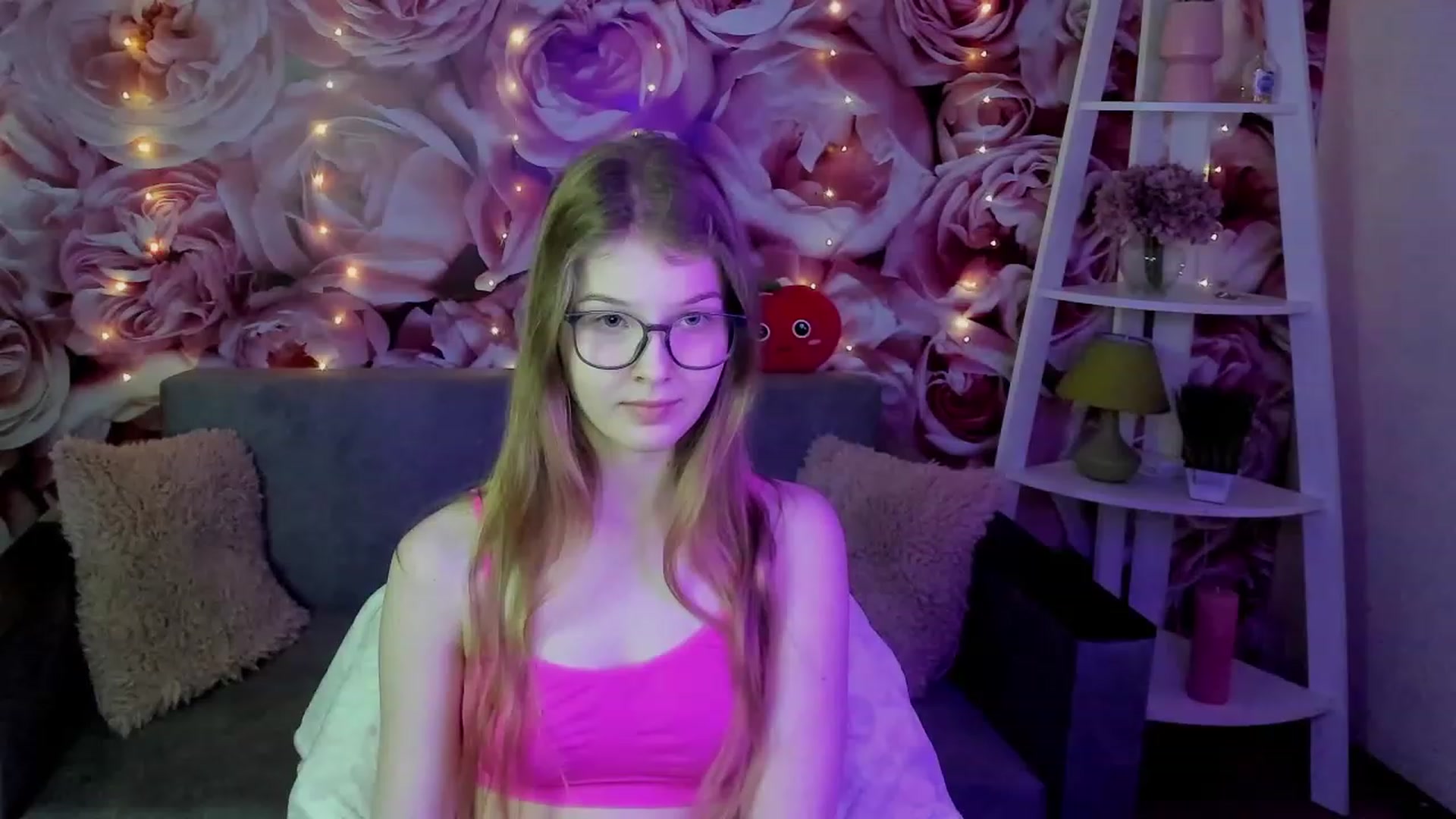 Gallery image thumbnail from EmilyEmber's myfreecams stream on, 09/20/2023, 10:04 image 12 of 20