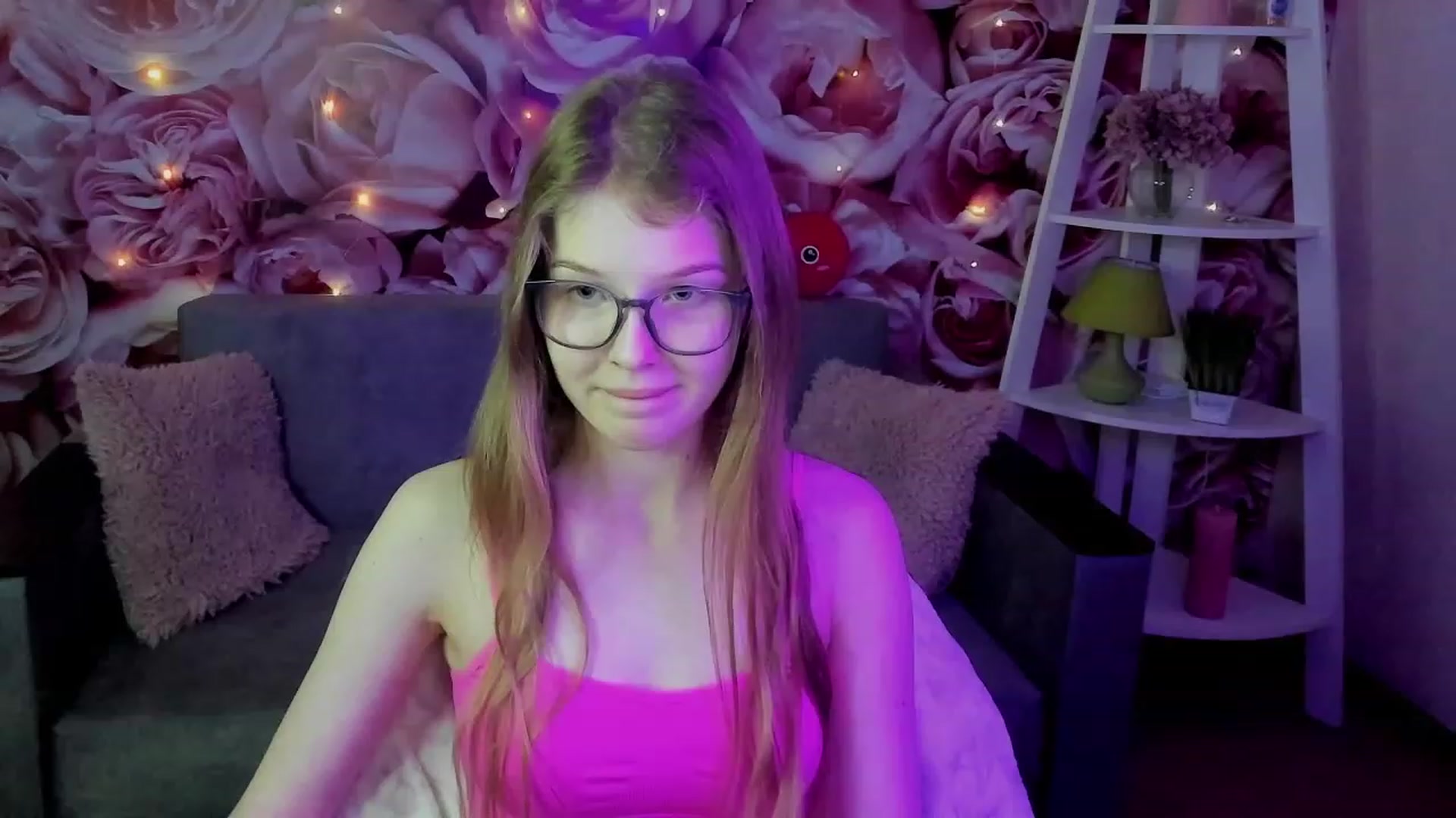 Gallery image thumbnail from EmilyEmber's myfreecams stream on, 09/20/2023, 11:22 image 17 of 20
