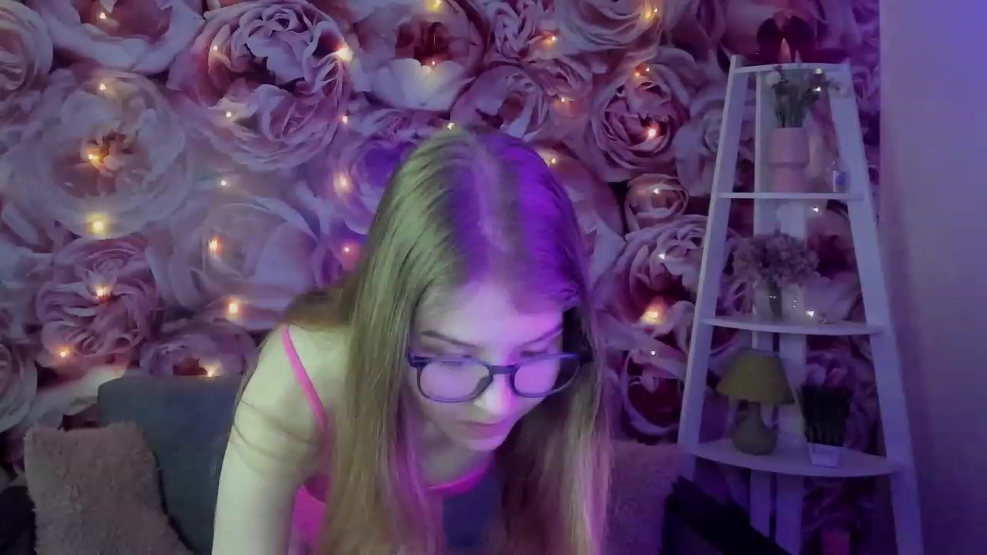 Gallery image thumbnail from EmilyEmber's myfreecams stream on, 09/20/2023, 13:40 image 8 of 20
