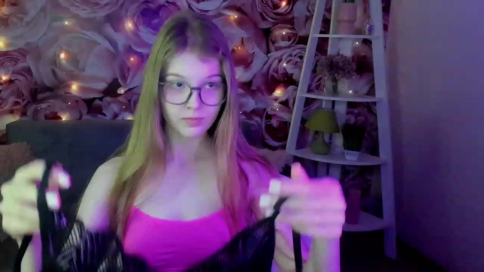 Gallery image thumbnail from EmilyEmber's myfreecams stream on, 09/20/2023, 13:40 image 19 of 20