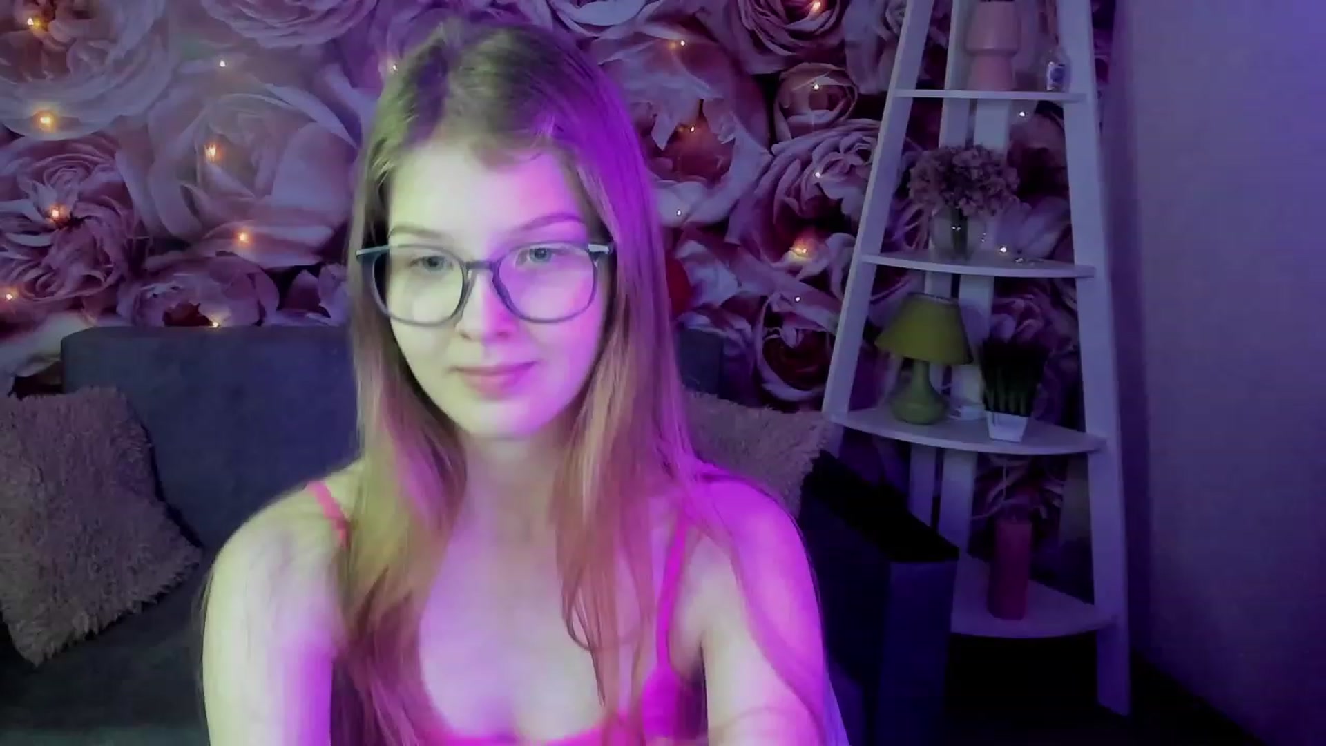 Gallery image thumbnail from EmilyEmber's myfreecams stream on, 09/20/2023, 13:40 image 11 of 20