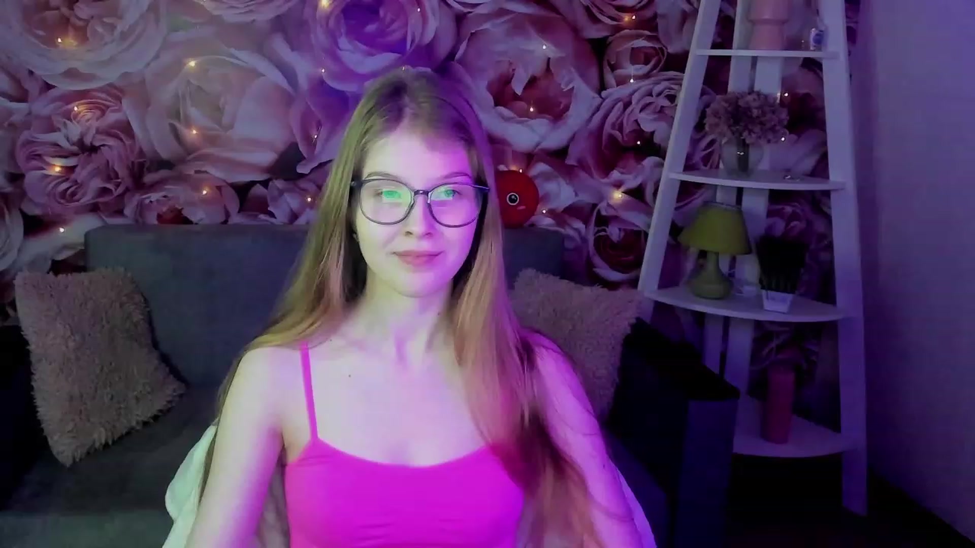Gallery image thumbnail from EmilyEmber's myfreecams stream on, 09/20/2023, 13:40 image 4 of 20