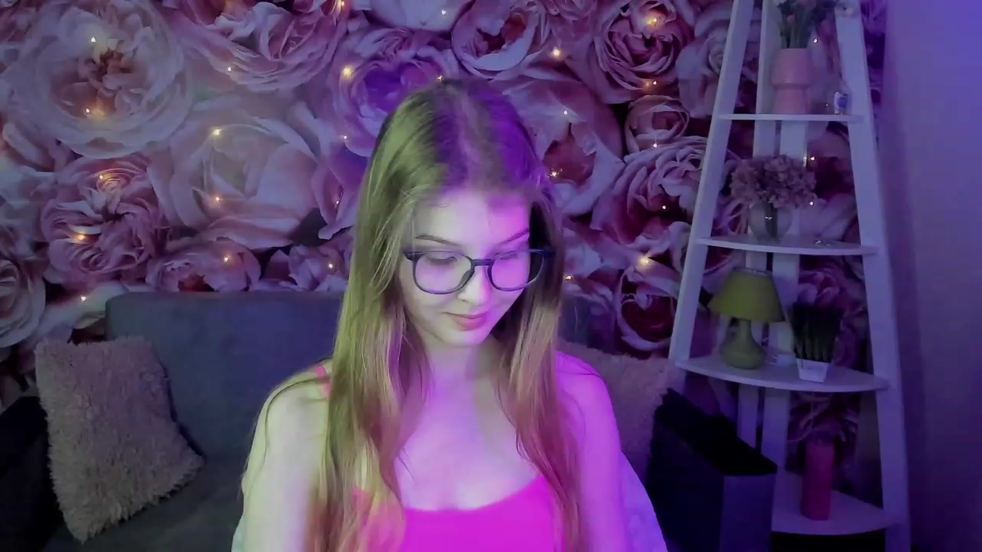 Gallery image thumbnail from EmilyEmber's myfreecams stream on, 09/20/2023, 13:40 image 2 of 20