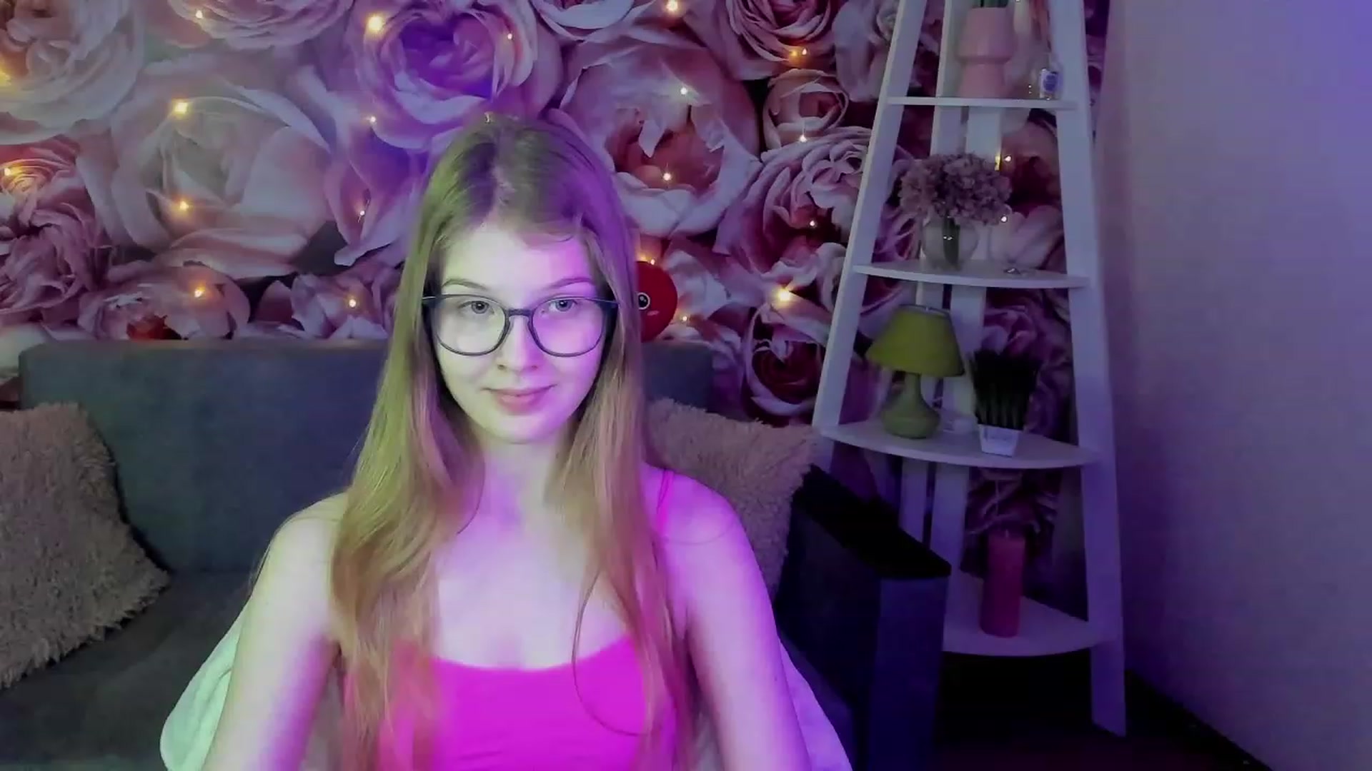 Gallery image thumbnail from EmilyEmber's myfreecams stream on, 09/20/2023, 13:40 image 15 of 20