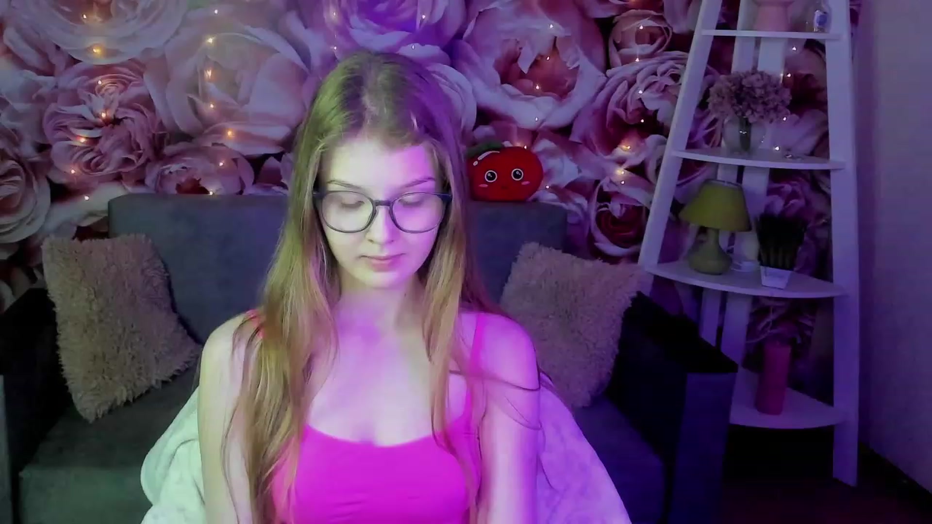 Gallery image thumbnail from EmilyEmber's myfreecams stream on, 09/20/2023, 15:22 image 11 of 20