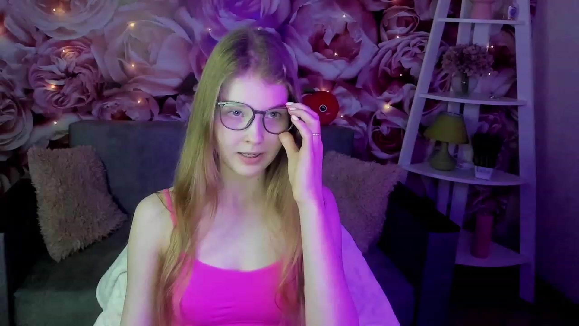 Gallery image thumbnail from EmilyEmber's myfreecams stream on, 09/20/2023, 15:22 image 7 of 20