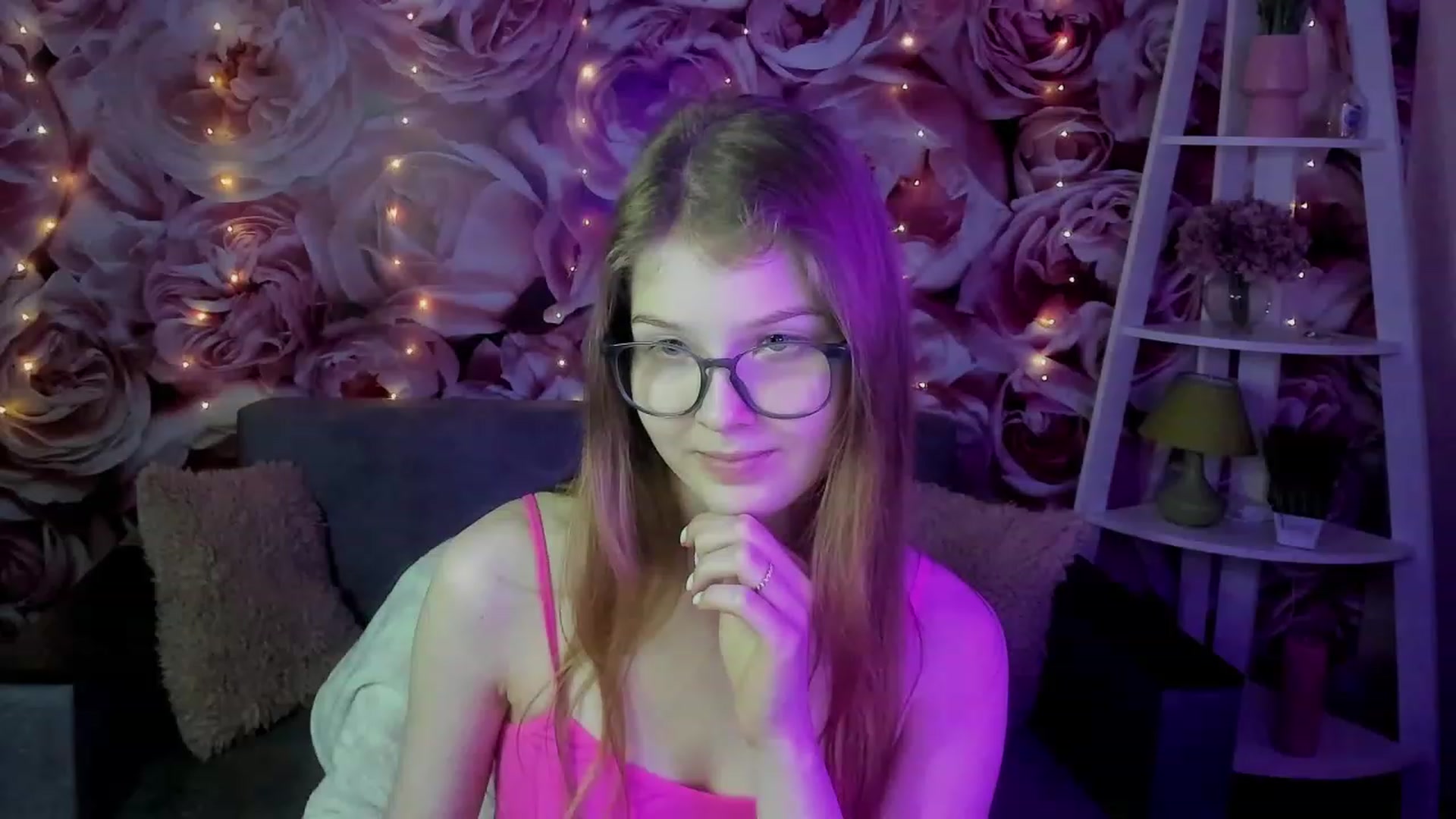 Gallery image thumbnail from EmilyEmber's myfreecams stream on, 09/20/2023, 16:44 image 12 of 20
