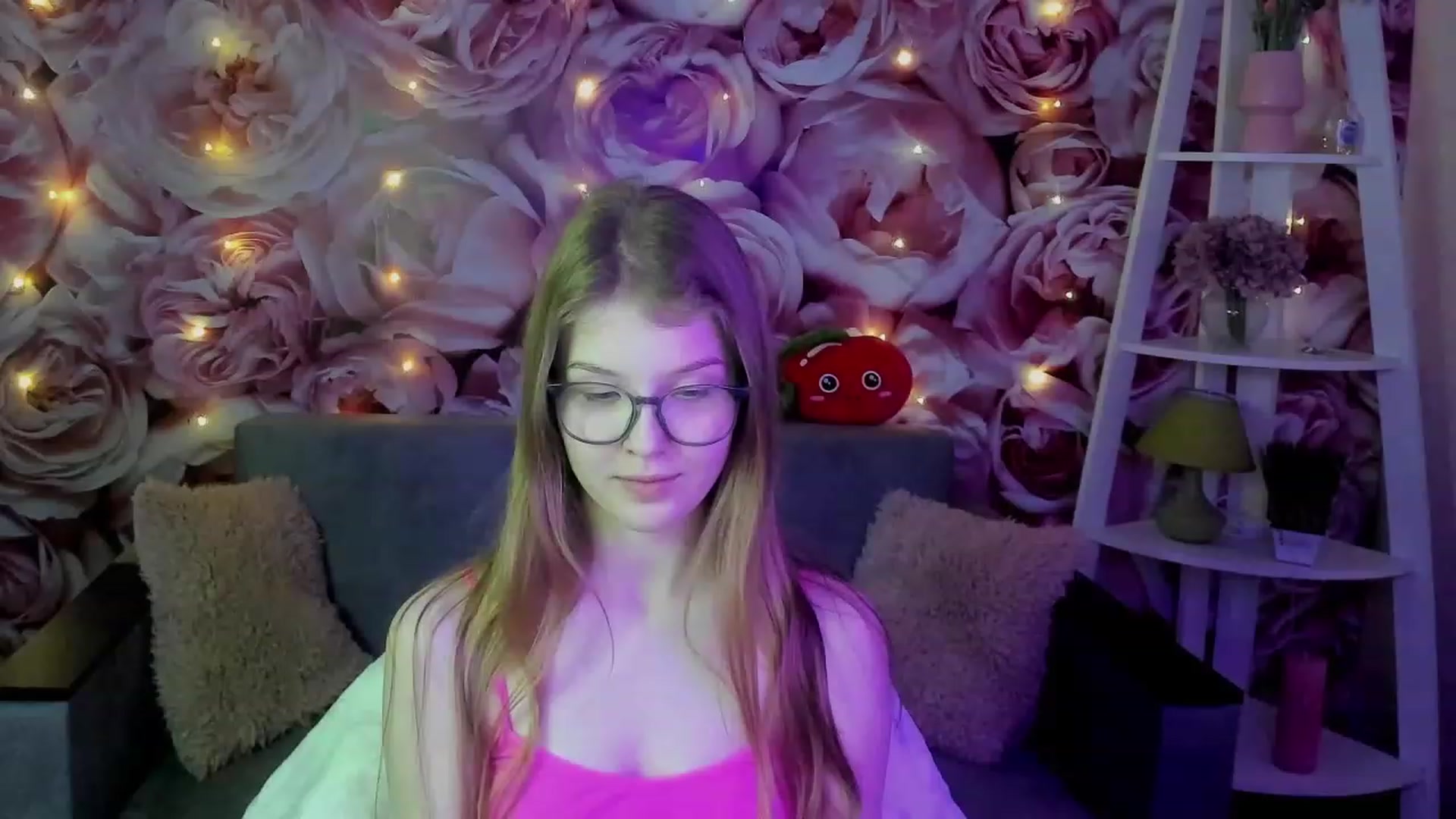 Gallery image thumbnail from EmilyEmber's myfreecams stream on, 09/20/2023, 16:44 image 20 of 20