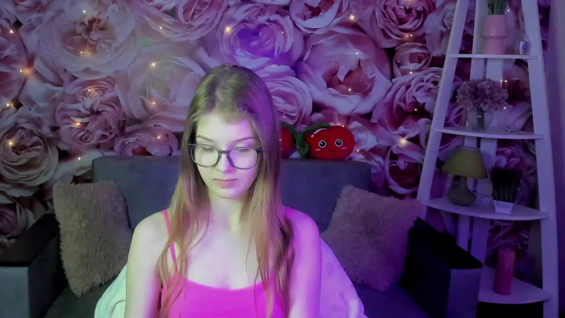 Gallery image thumbnail from EmilyEmber's myfreecams stream on, 09/20/2023, 16:44 image 13 of 20