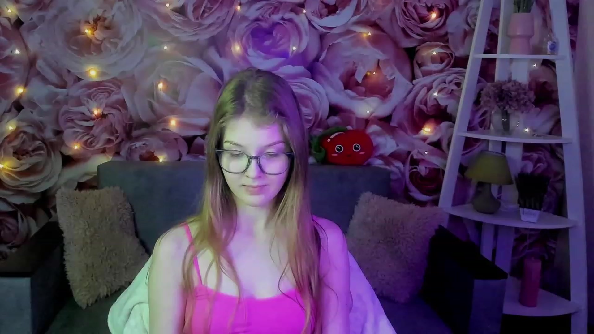 Gallery image thumbnail from EmilyEmber's myfreecams stream on, 09/20/2023, 16:44 image 10 of 20
