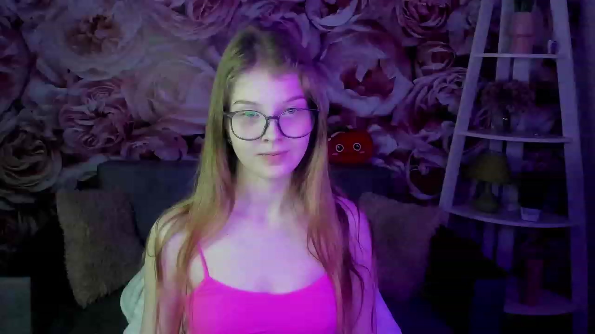 Gallery image thumbnail from EmilyEmber's myfreecams stream on, 09/20/2023, 16:44 image 9 of 20