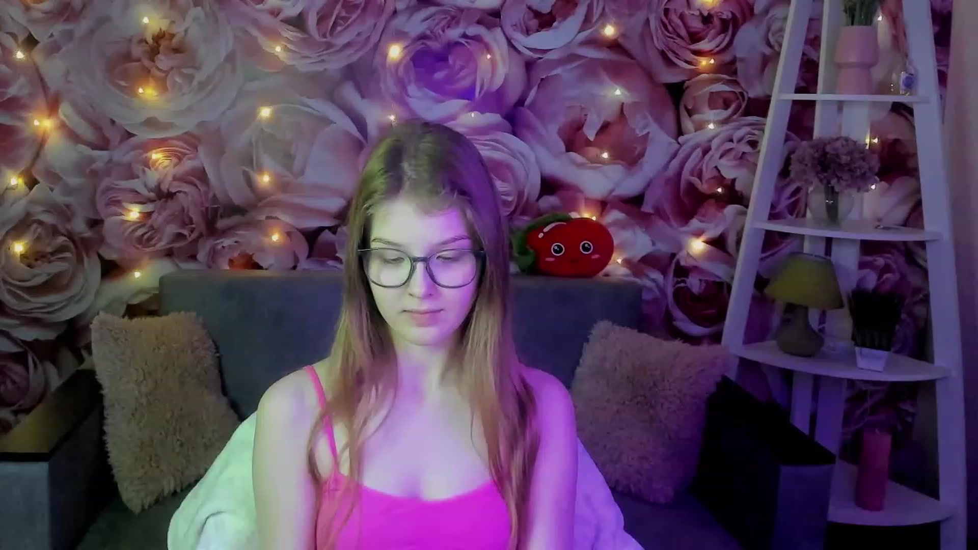 Gallery image thumbnail from EmilyEmber's myfreecams stream on, 09/20/2023, 16:44 image 14 of 20