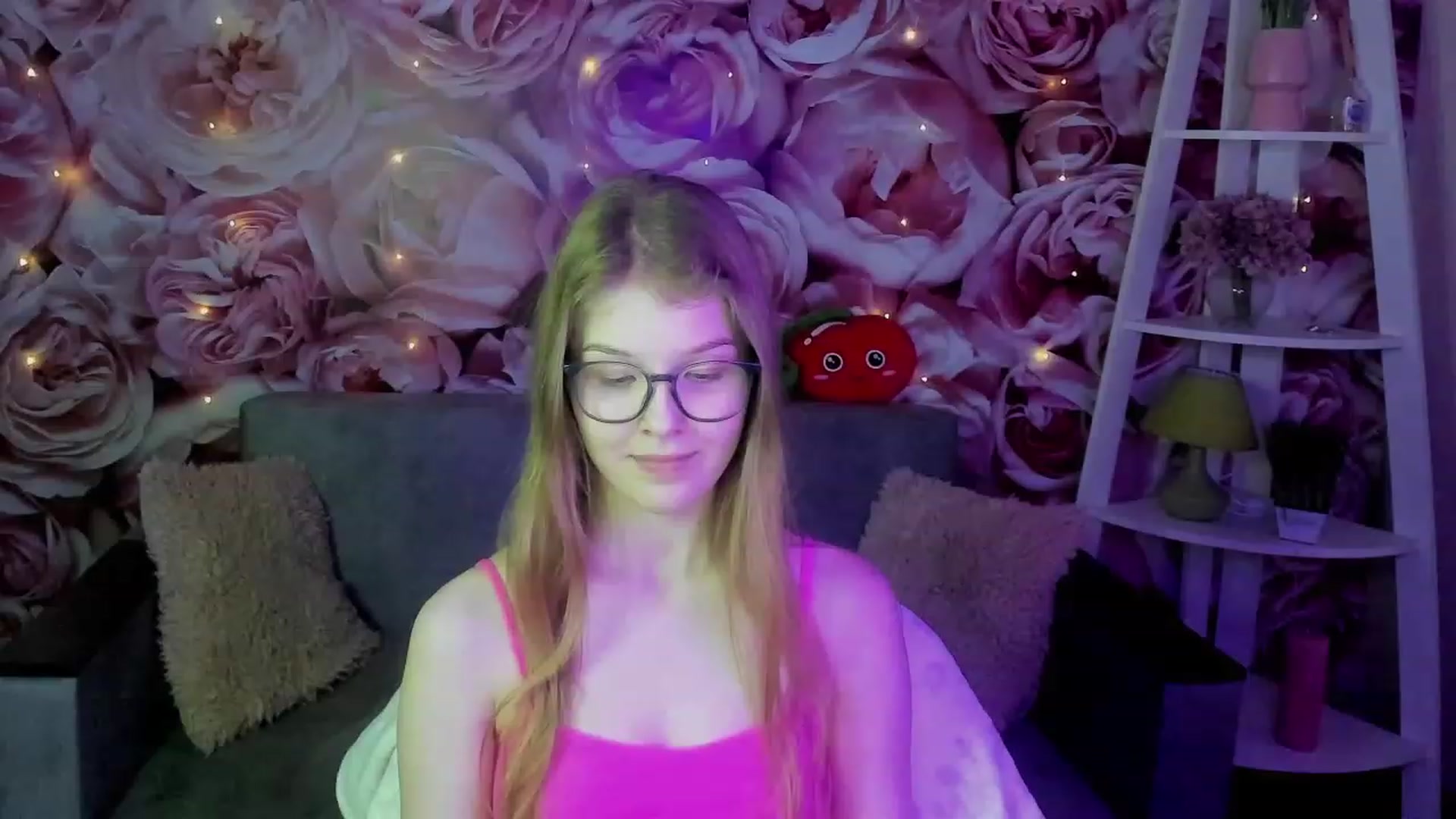 Gallery image thumbnail from EmilyEmber's myfreecams stream on, 09/20/2023, 16:44 image 6 of 20