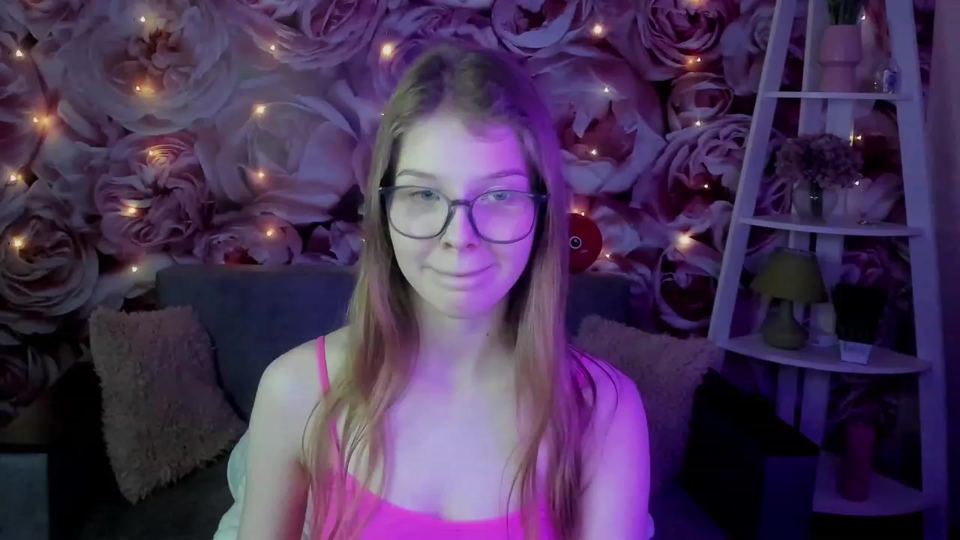 Gallery image thumbnail from EmilyEmber's myfreecams stream on, 09/20/2023, 16:44 image 16 of 20