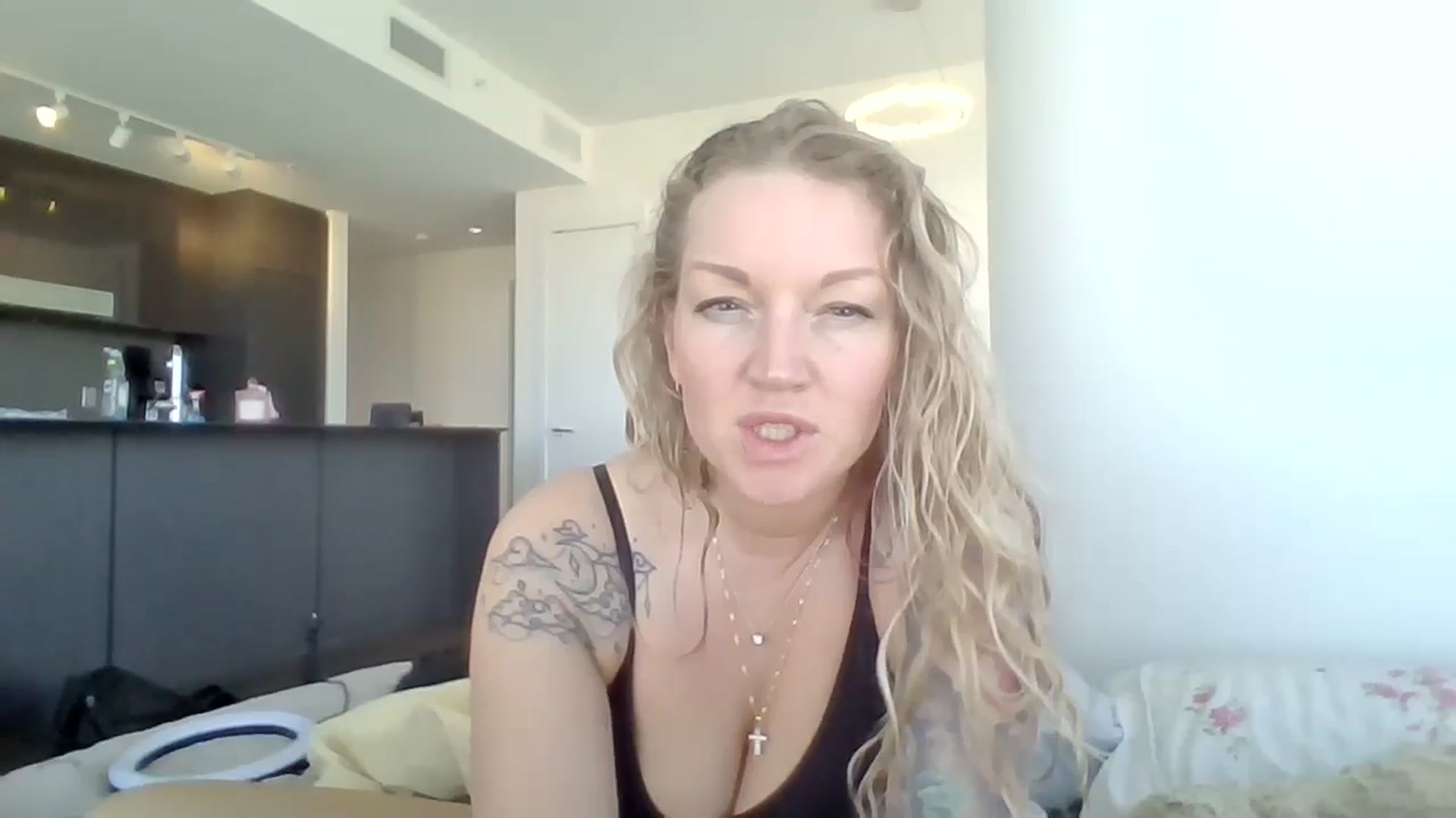 Gallery image thumbnail from EmilyEmbers's myfreecams stream on, 04/17/2025, 18:59 image 5 of 20