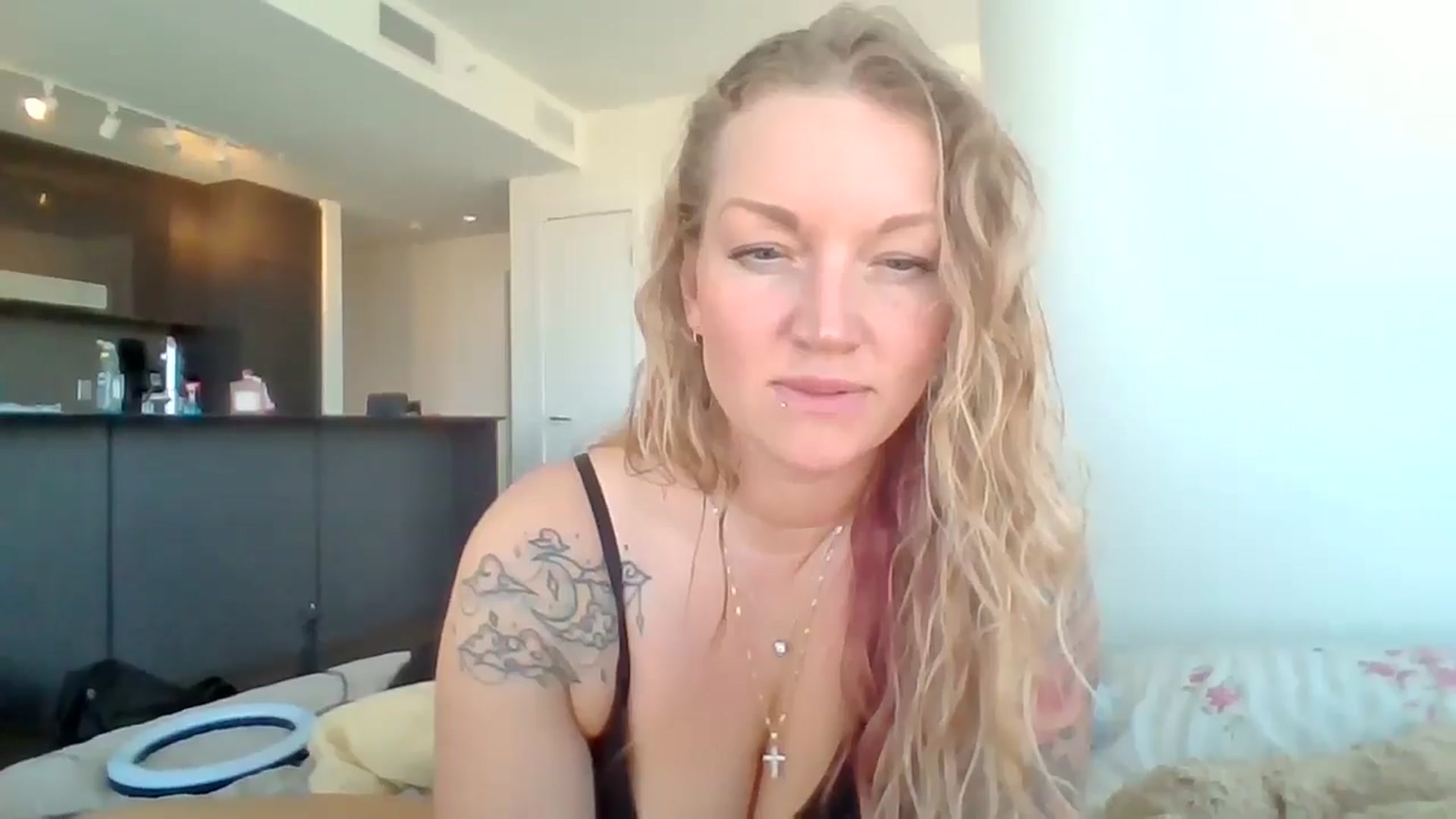Gallery image thumbnail from EmilyEmbers's myfreecams stream on, 04/17/2025, 18:59 image 7 of 20