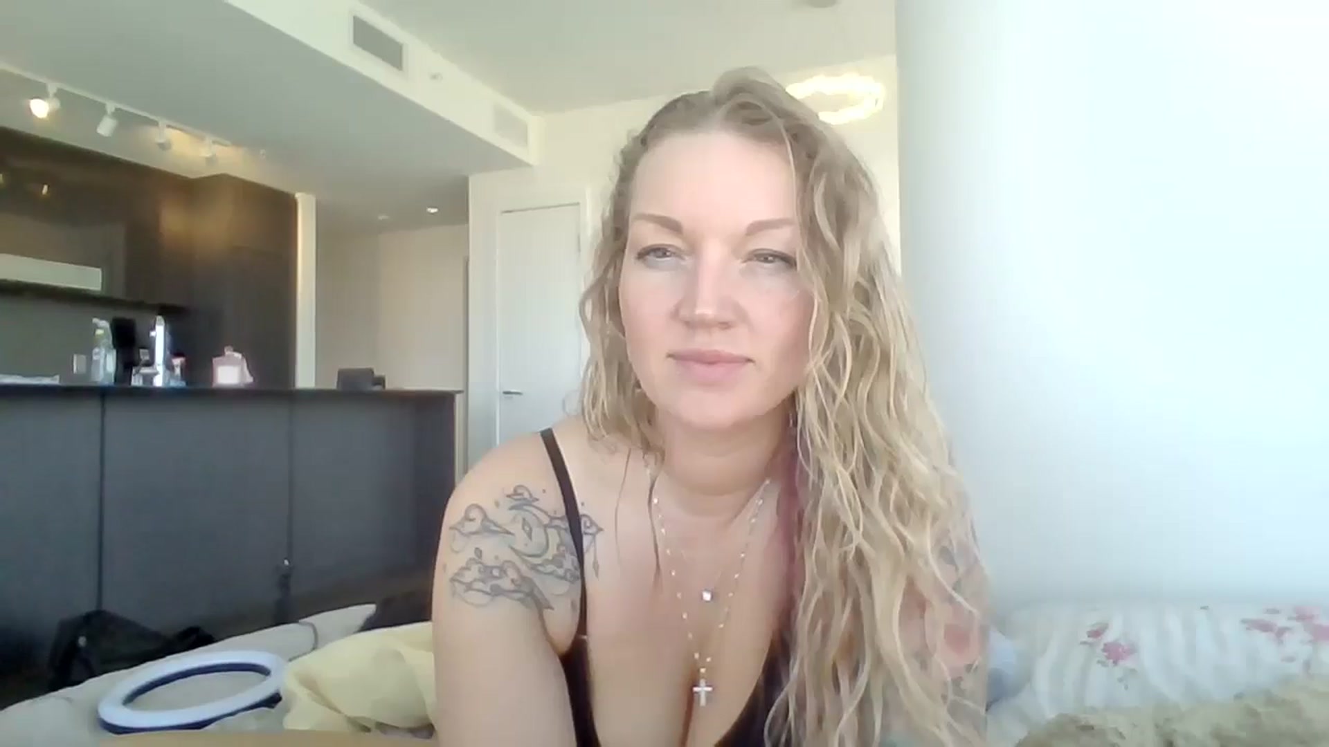 Gallery image thumbnail from EmilyEmbers's myfreecams stream on, 04/17/2025, 18:59 image 6 of 20