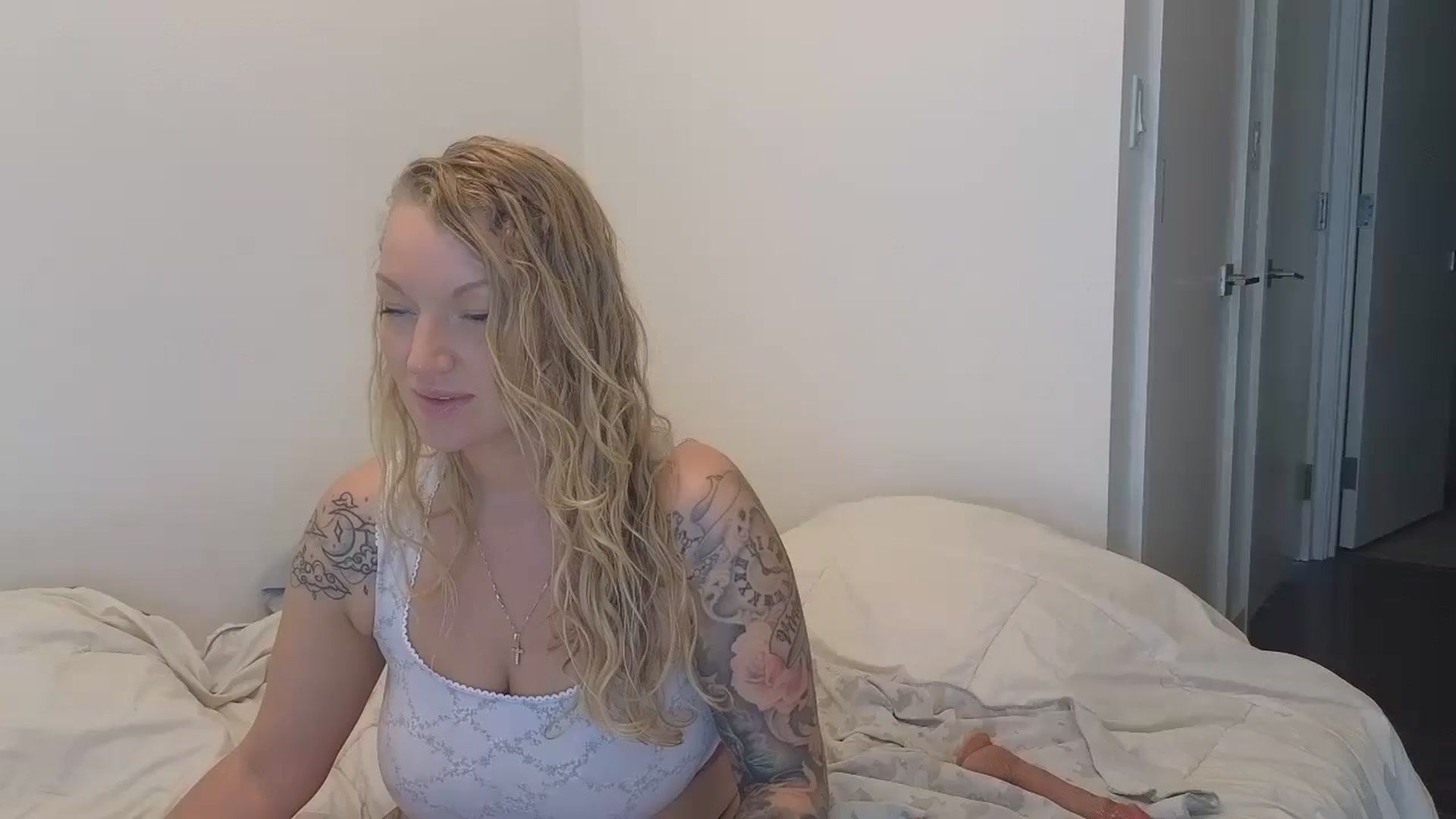 Gallery image thumbnail from EmilyEmbers's myfreecams stream on, 05/27/2025, 17:02 image 18 of 20