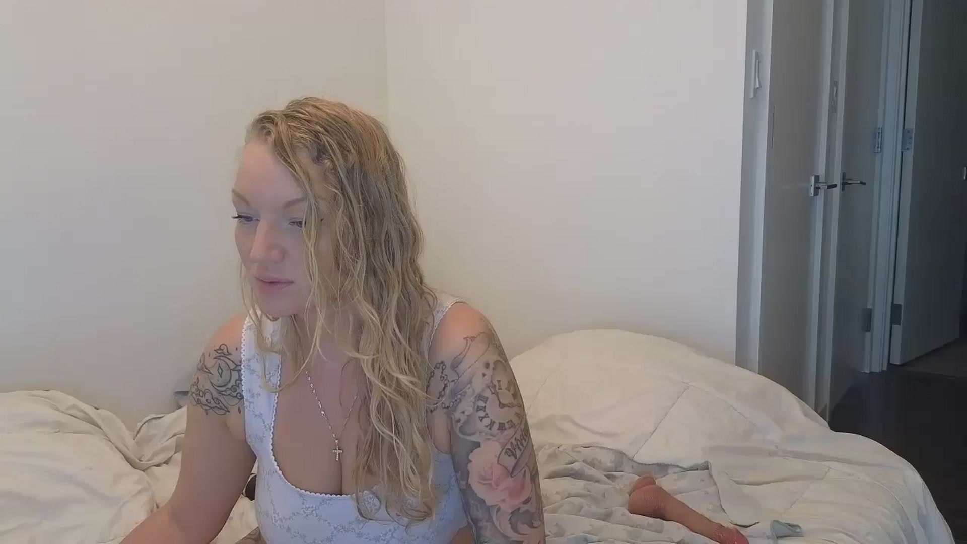 Gallery image thumbnail from EmilyEmbers's myfreecams stream on, 05/27/2025, 17:02 image 16 of 20
