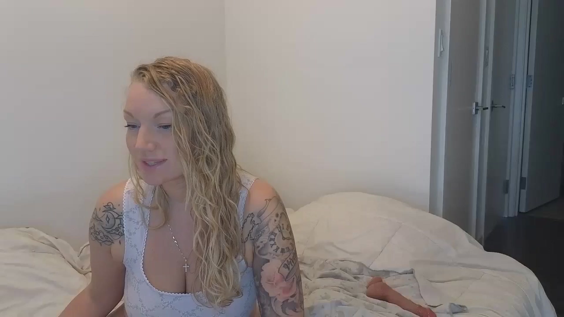 Gallery image thumbnail from EmilyEmbers's myfreecams stream on, 05/27/2025, 17:02 image 15 of 20