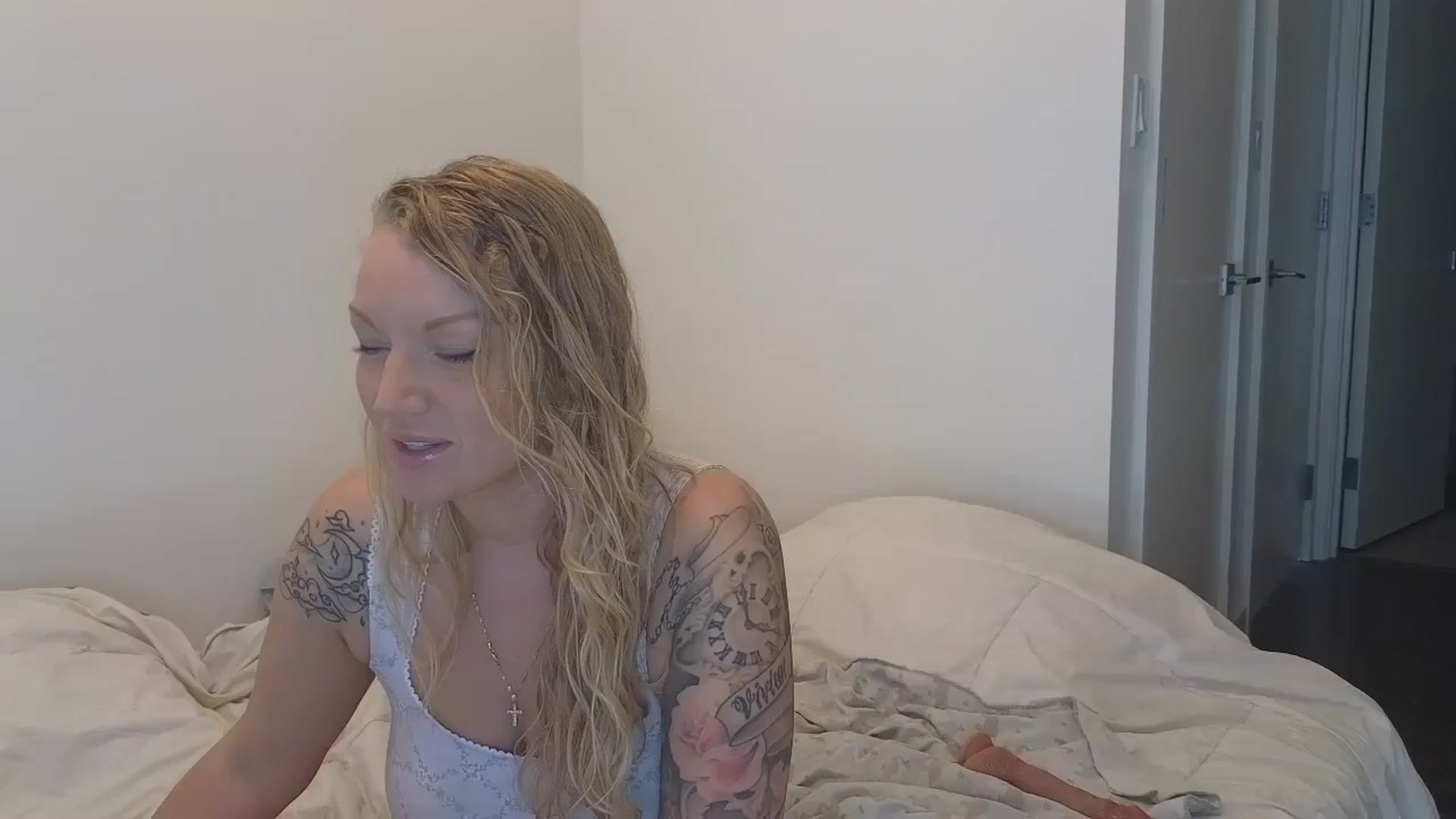 Gallery image thumbnail from EmilyEmbers's myfreecams stream on, 05/27/2025, 17:02 image 19 of 20