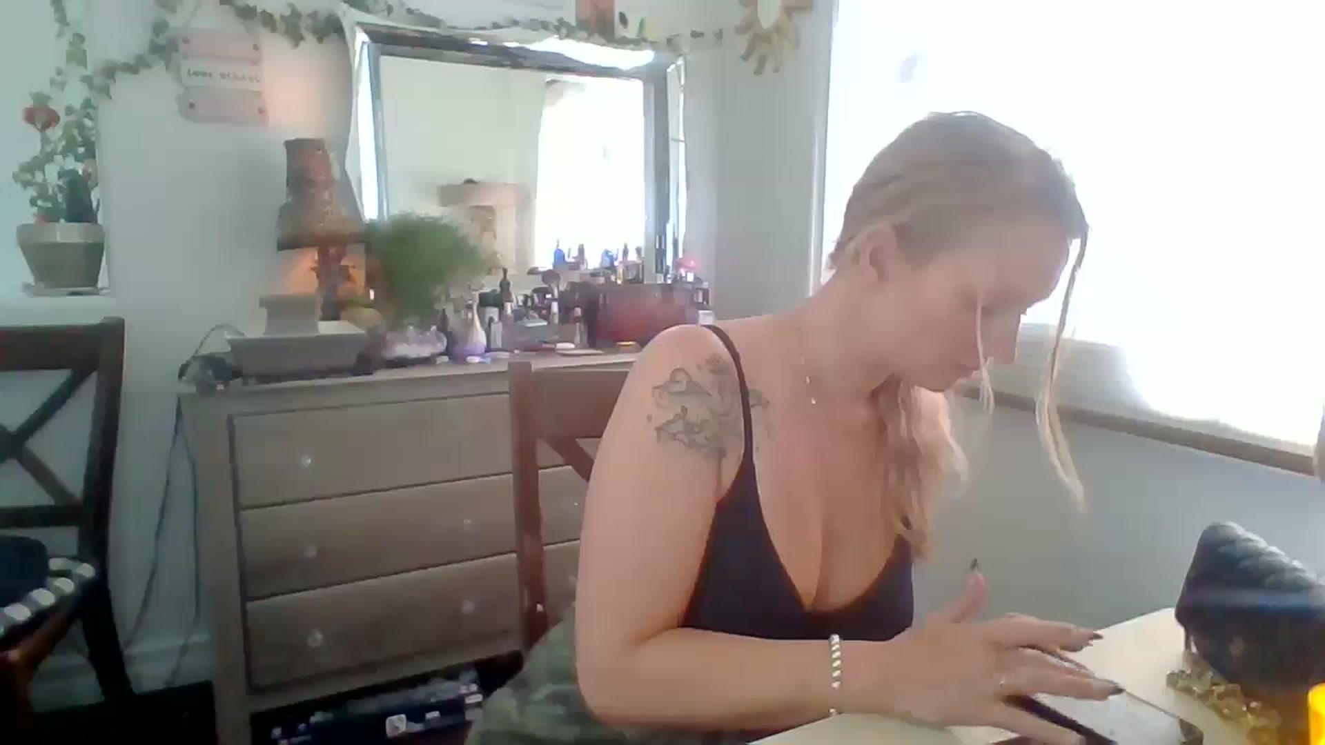 Gallery image thumbnail from EmilyEmbers's myfreecams stream on, 05/28/2025, 17:04 image 12 of 20