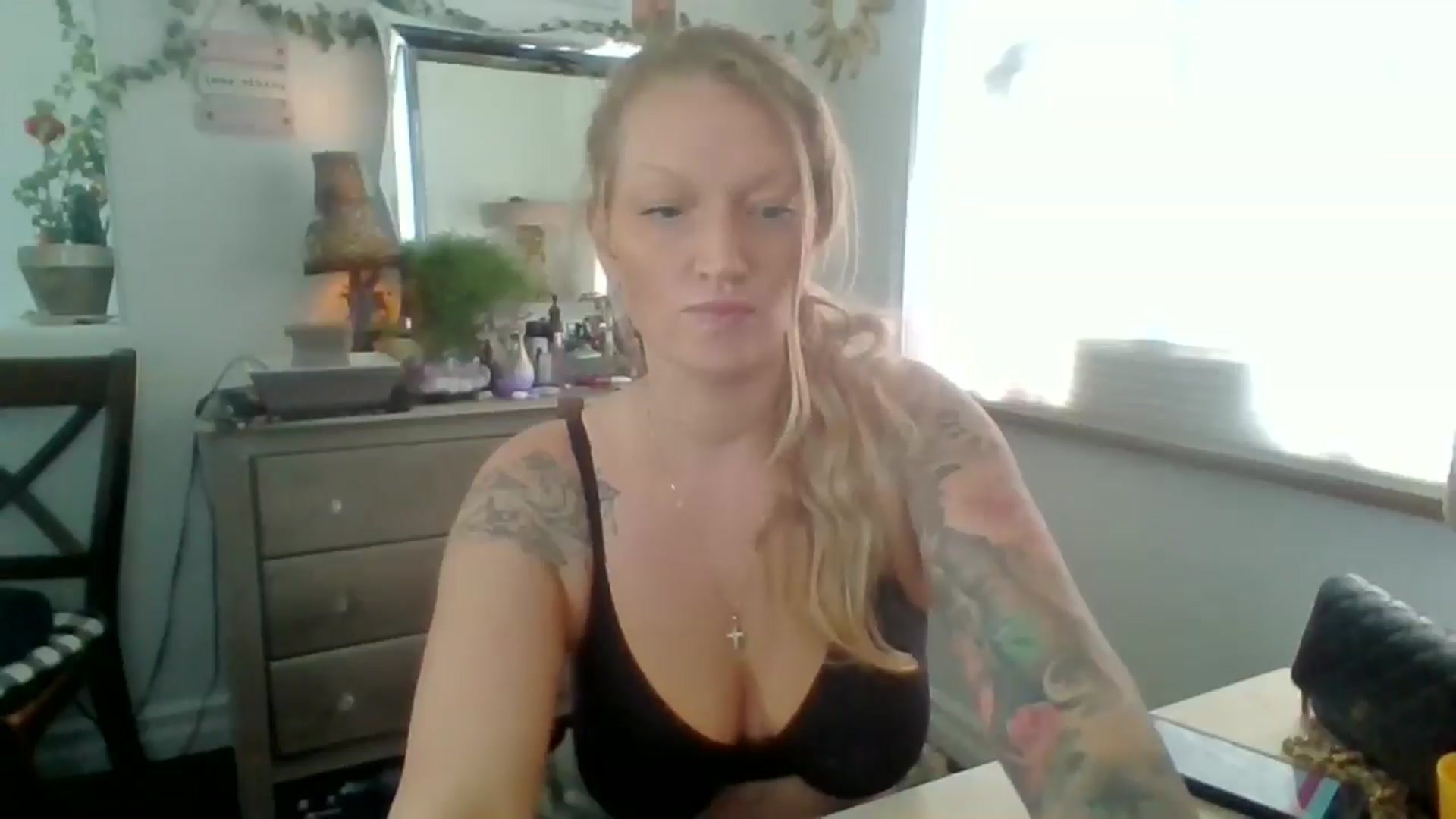 Gallery image thumbnail from EmilyEmbers's myfreecams stream on, 05/28/2025, 17:04 image 7 of 20