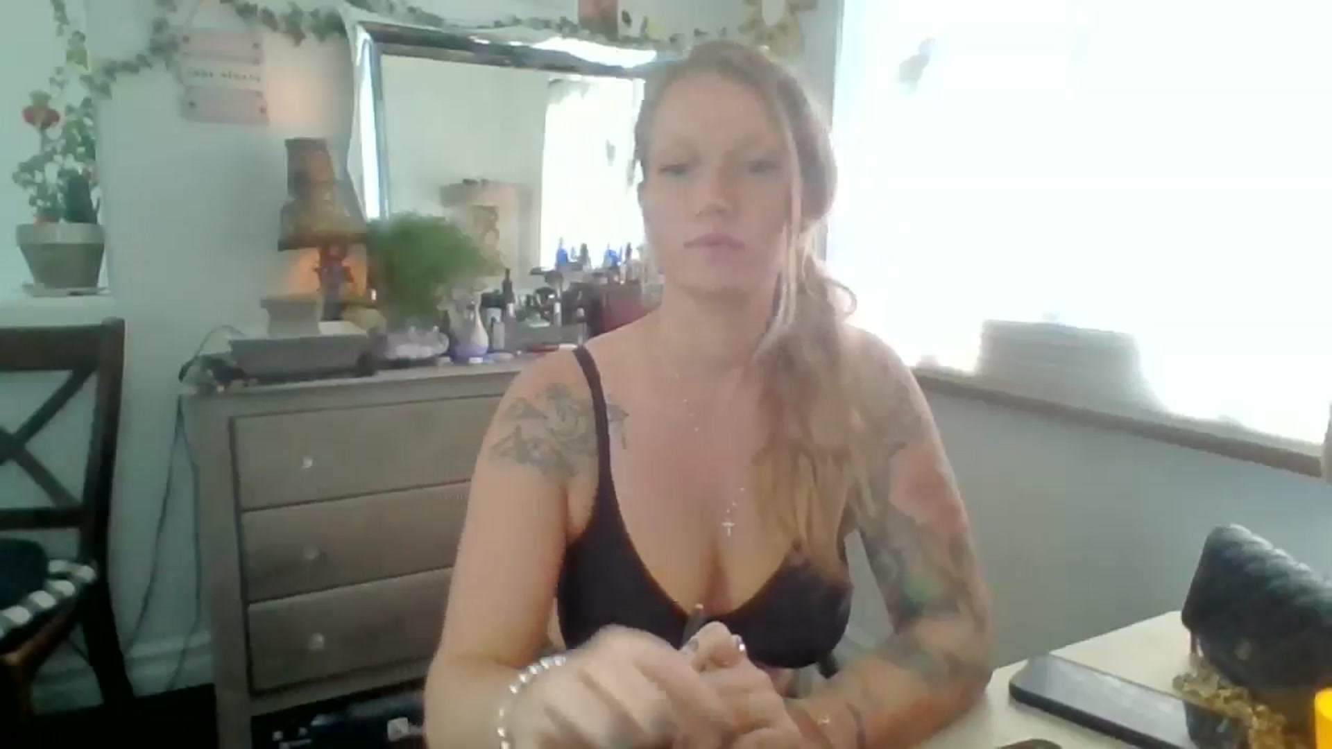Gallery image thumbnail from EmilyEmbers's myfreecams stream on, 05/28/2025, 17:04 image 3 of 20