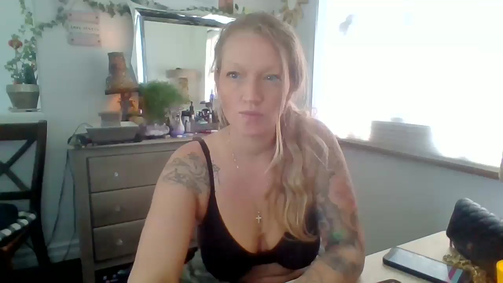 Gallery image thumbnail from EmilyEmbers's myfreecams stream on, 05/28/2025, 17:04 image 8 of 20
