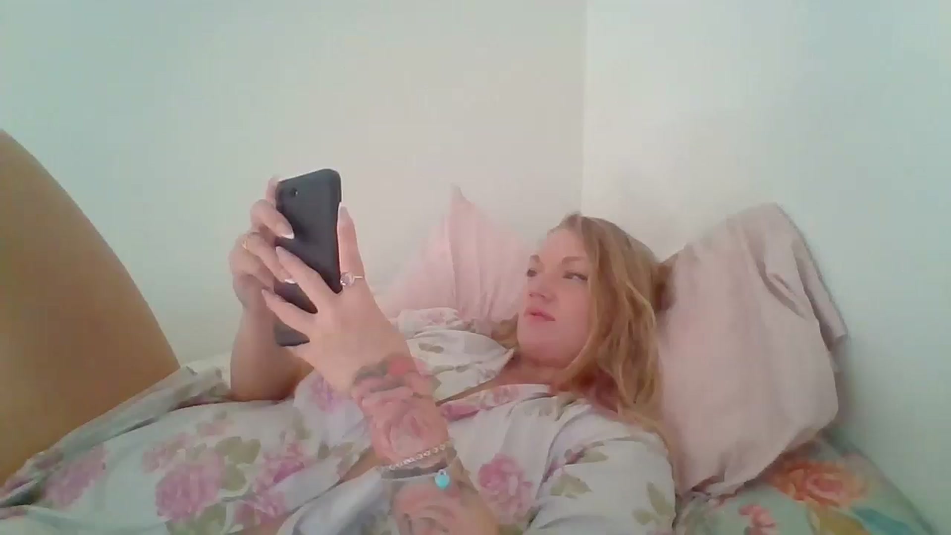 Gallery image thumbnail from EmilyEmbers's myfreecams stream on, 06/12/2025, 01:17 image 1 of 20