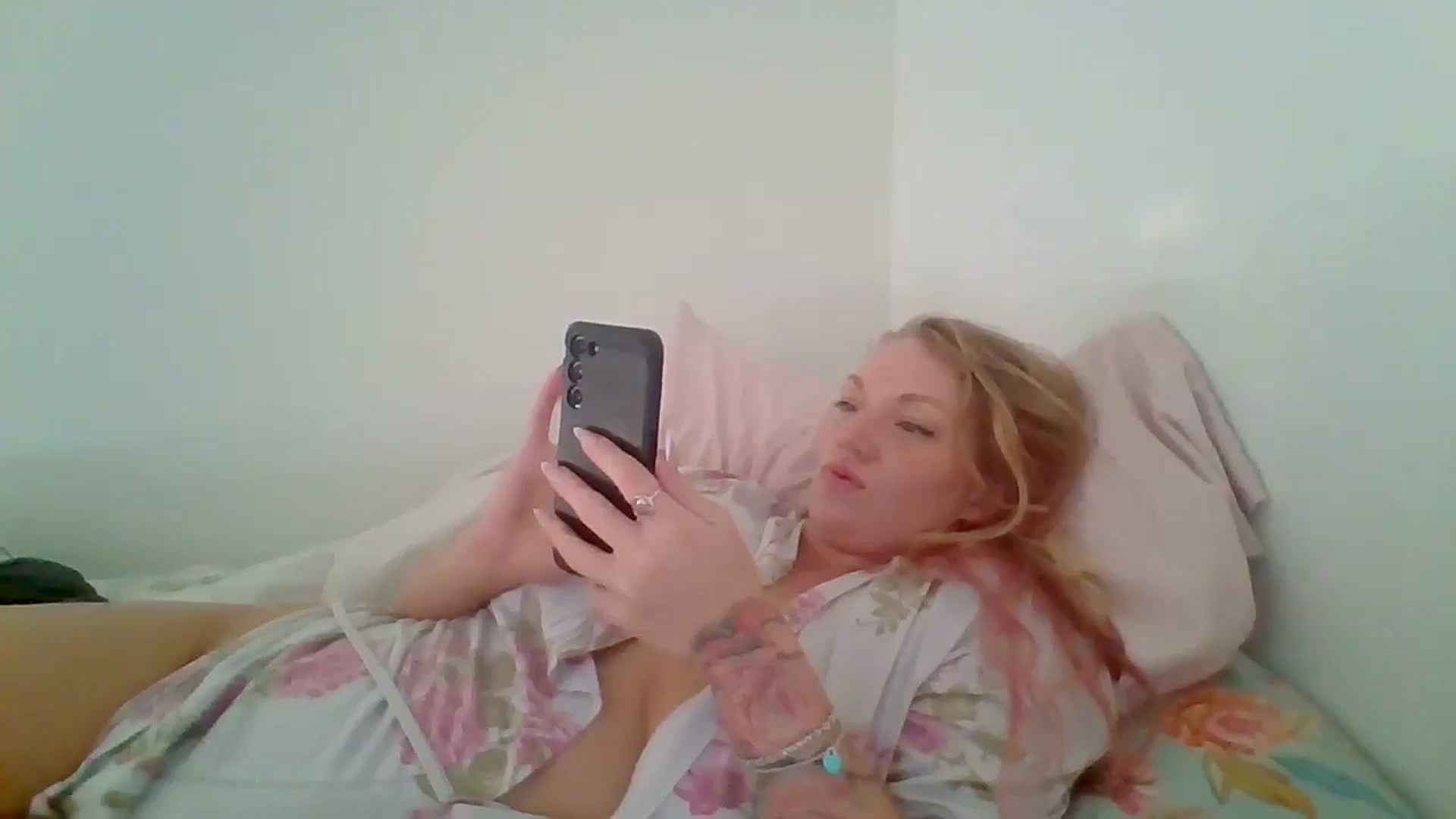 Gallery image thumbnail from EmilyEmbers's myfreecams stream on, 06/12/2025, 01:17 image 16 of 20