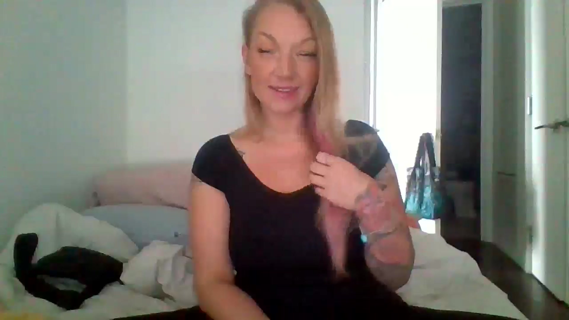 Gallery image thumbnail from EmilyEmbers's myfreecams stream on, 06/12/2025, 14:48 image 18 of 20