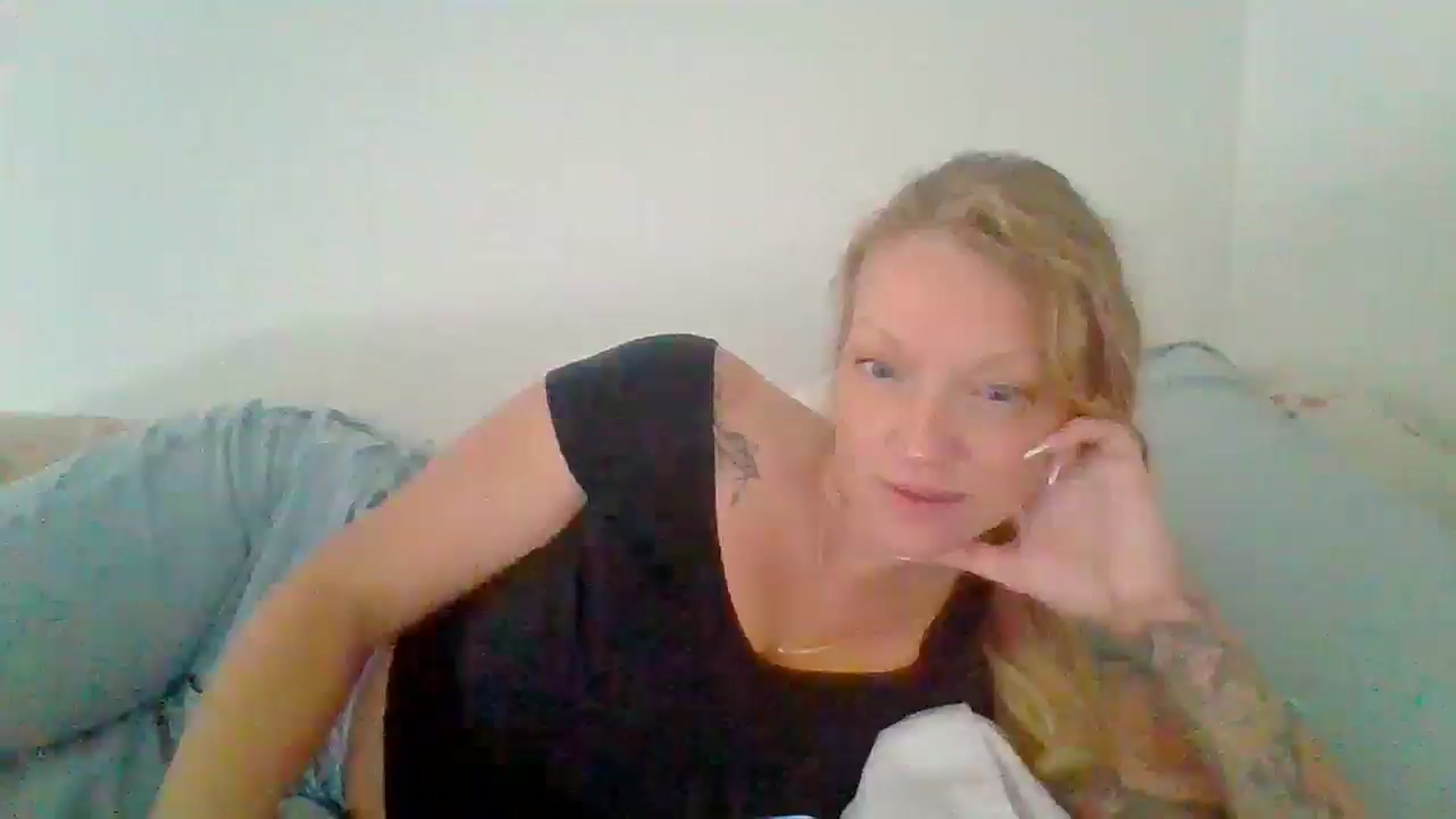 Gallery image thumbnail from EmilyEmbers's myfreecams stream on, 06/23/2025, 16:07 image 7 of 20