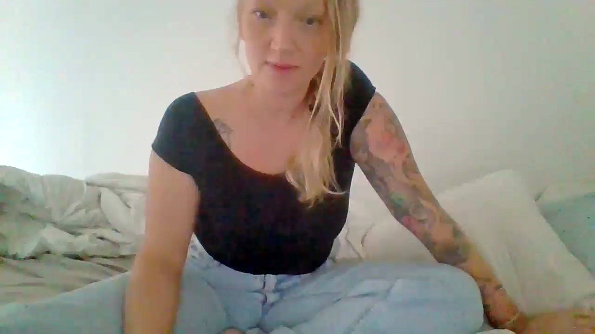 Gallery image thumbnail from EmilyEmbers's myfreecams stream on, 06/23/2025, 16:07 image 18 of 20