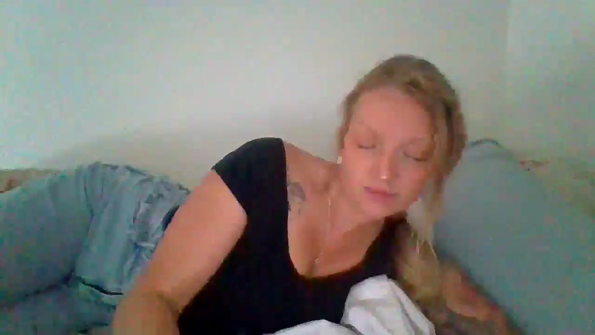 Gallery image thumbnail from EmilyEmbers's myfreecams stream on, 06/23/2025, 16:07 image 4 of 20