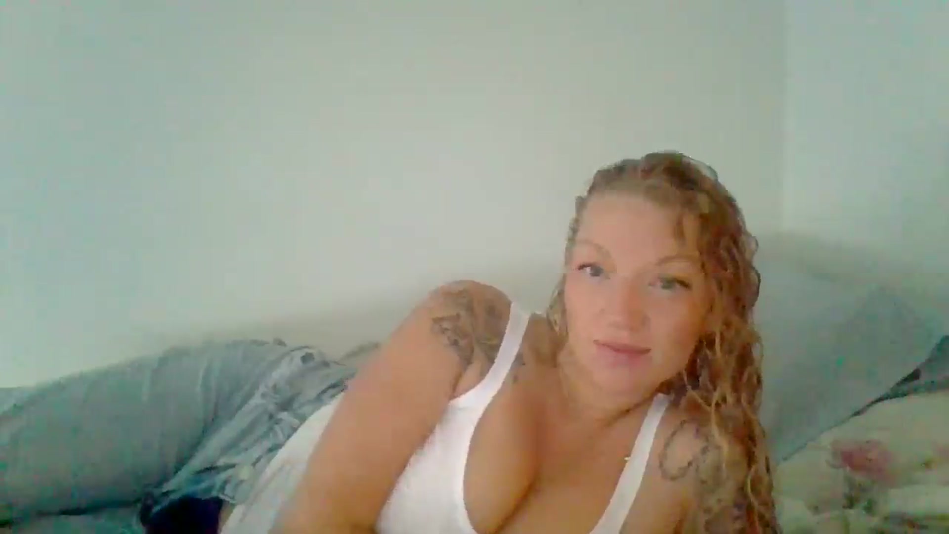 Gallery image thumbnail from EmilyEmbers's myfreecams stream on, 06/24/2025, 15:10 image 12 of 20