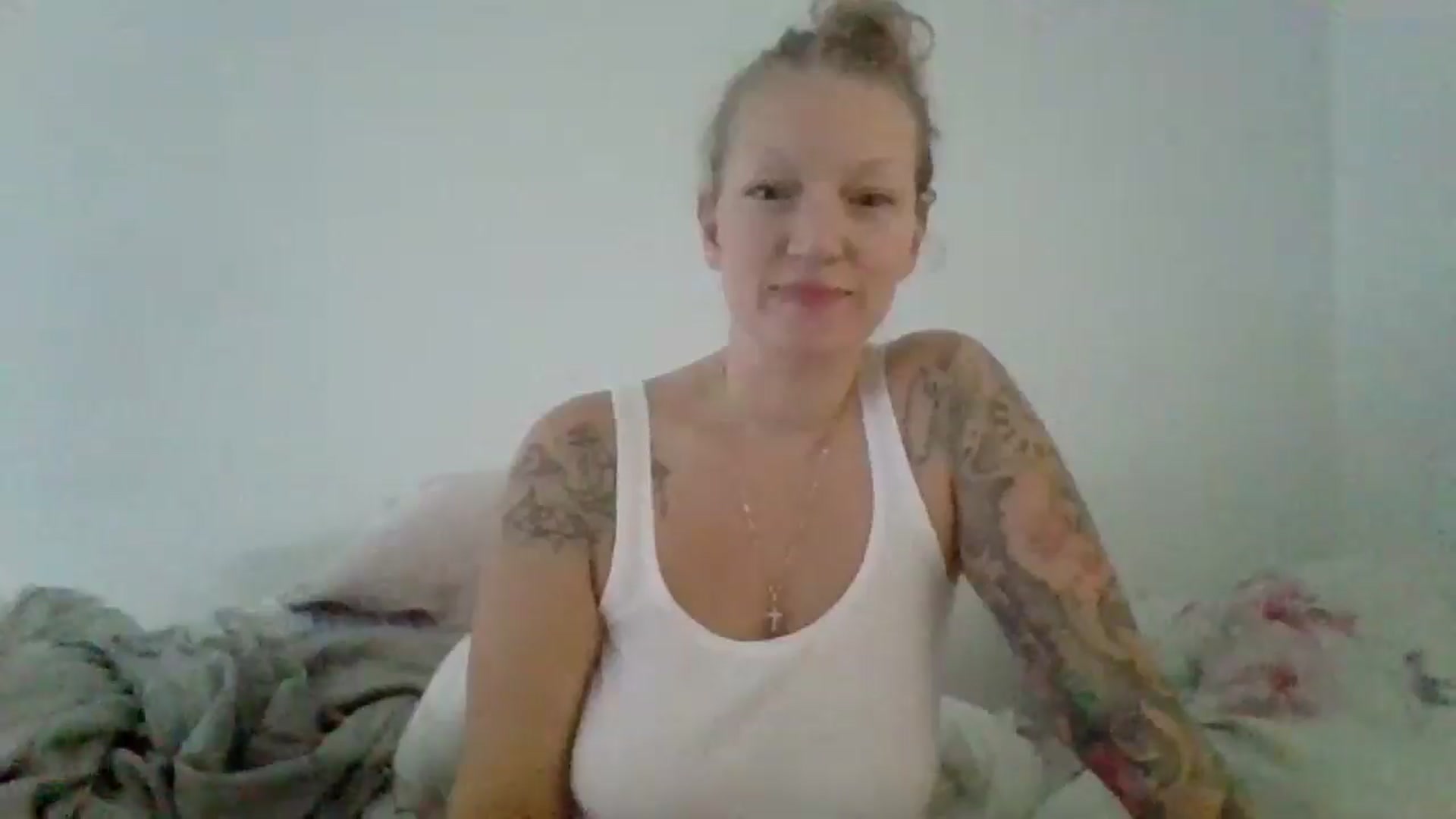 Gallery image thumbnail from EmilyEmbers's myfreecams stream on, 06/26/2025, 14:40 image 11 of 20