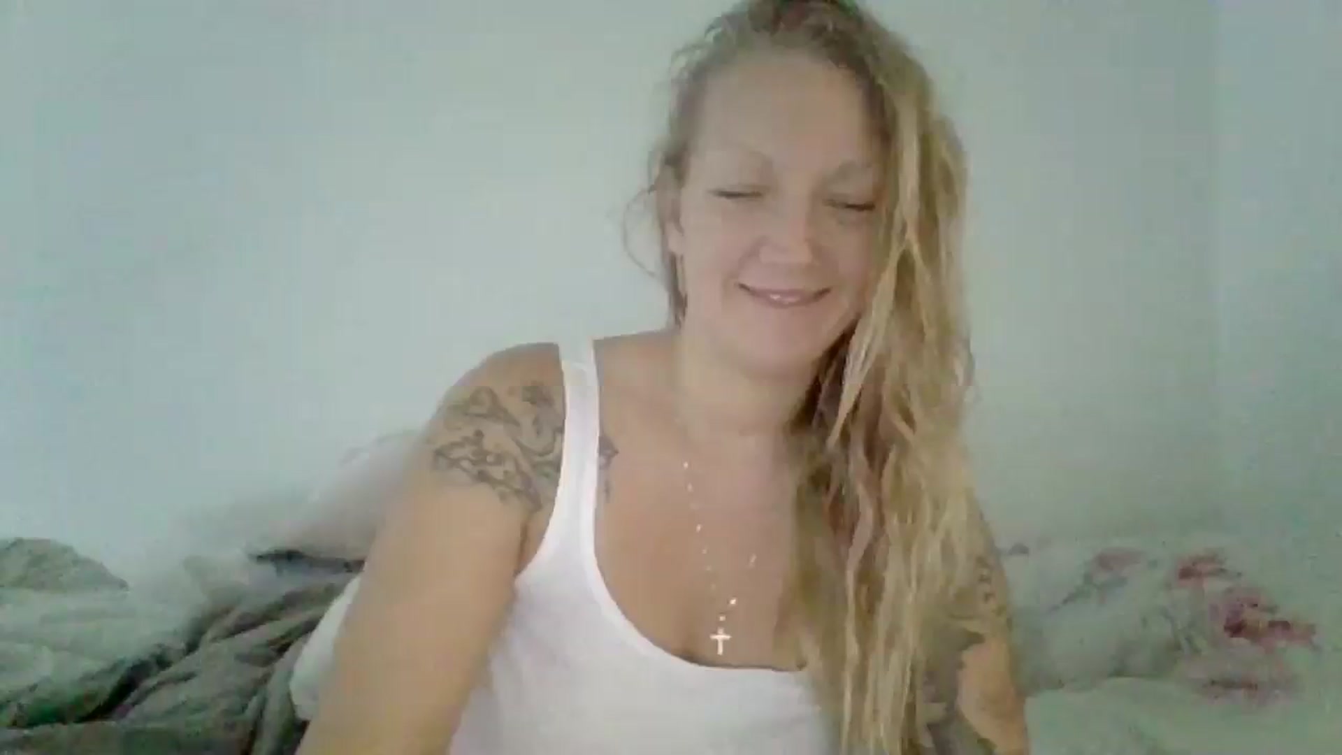 Gallery image thumbnail from EmilyEmbers's myfreecams stream on, 06/26/2025, 14:40 image 18 of 20