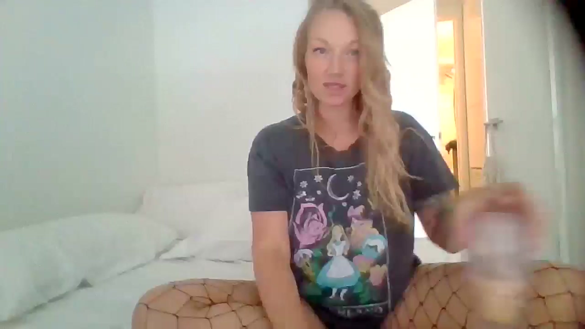 Gallery image thumbnail from EmilyEmbers's myfreecams stream on, 07/22/2025, 19:18 image 8 of 20