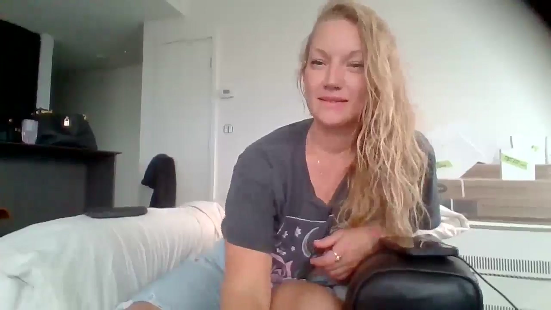 Gallery image thumbnail from EmilyEmbers's myfreecams stream on, 08/19/2025, 01:30 image 2 of 20