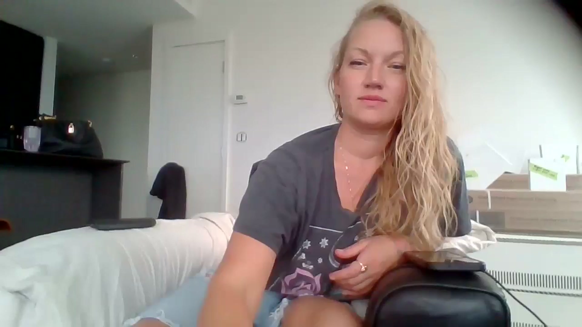 Gallery image thumbnail from EmilyEmbers's myfreecams stream on, 08/19/2025, 01:30 image 3 of 20