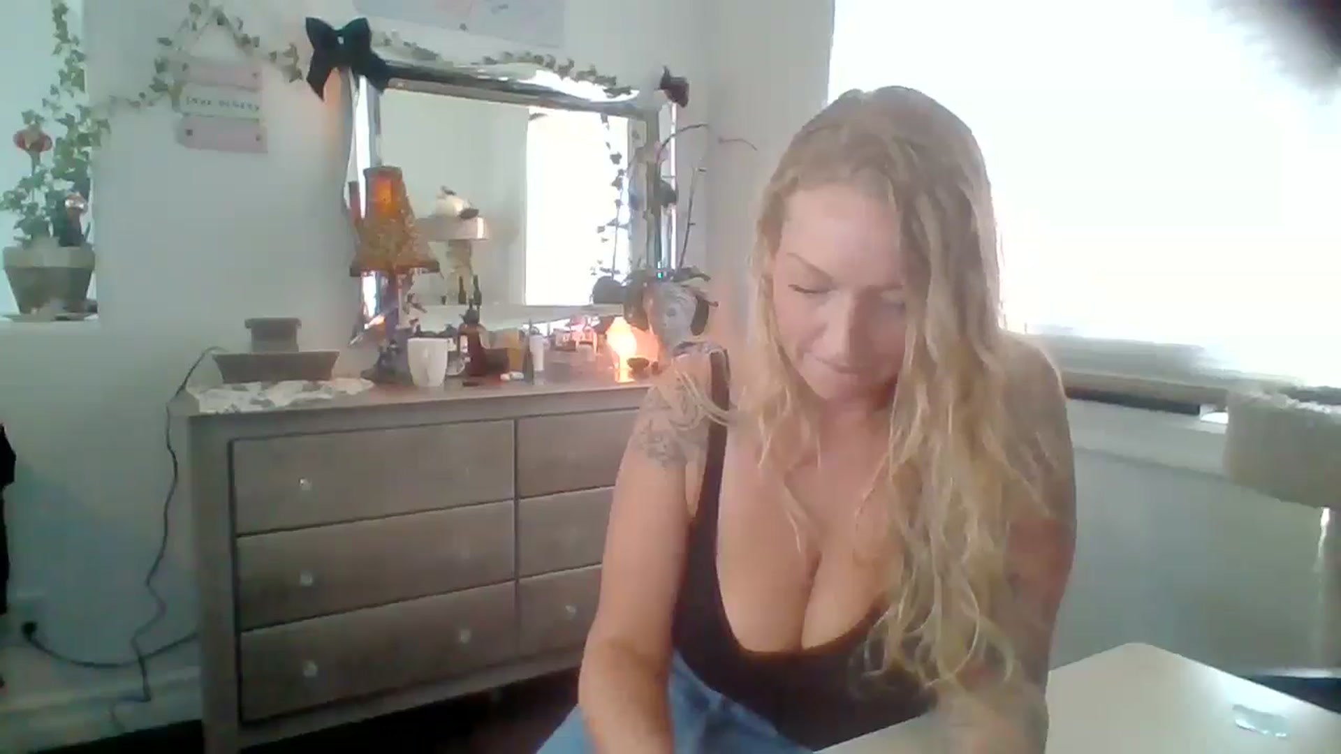 Gallery image thumbnail from EmilyEmbers's myfreecams stream on, 09/12/2025, 15:37 image 8 of 20