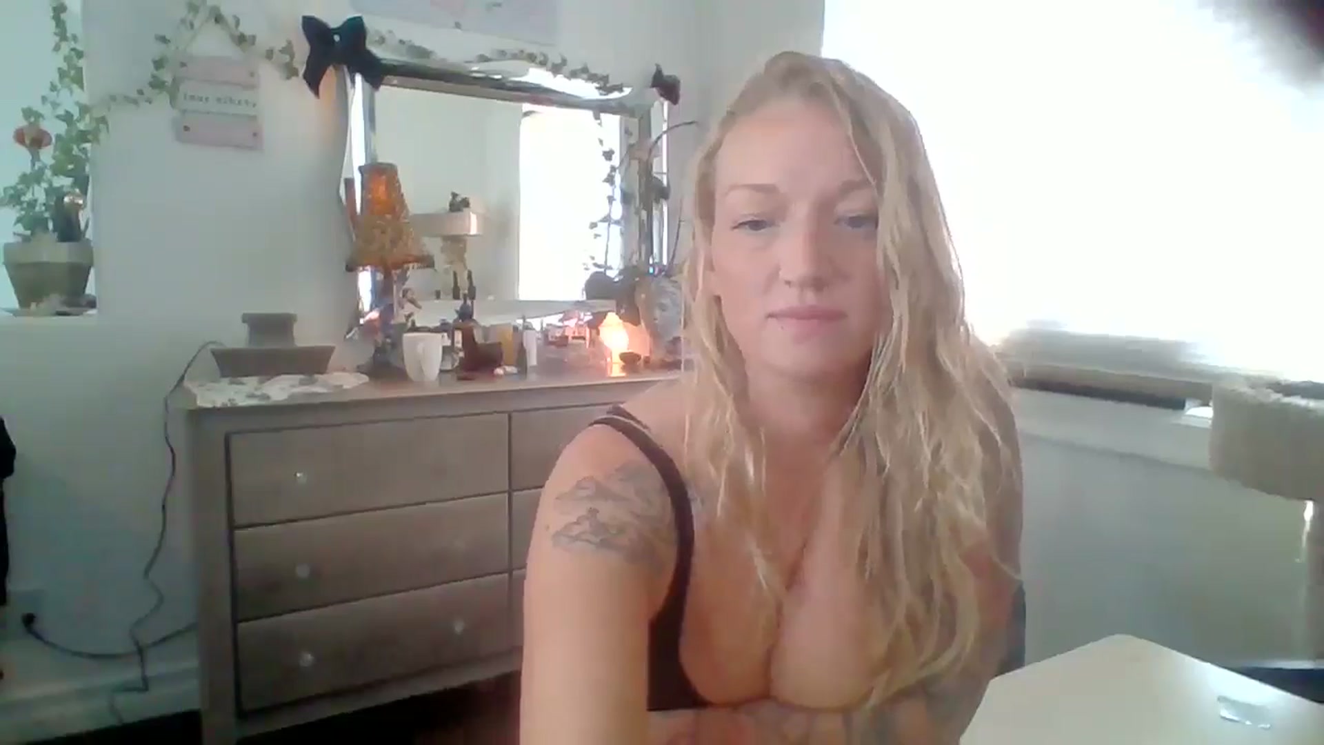 Gallery image thumbnail from EmilyEmbers's myfreecams stream on, 09/12/2025, 15:37 image 16 of 20