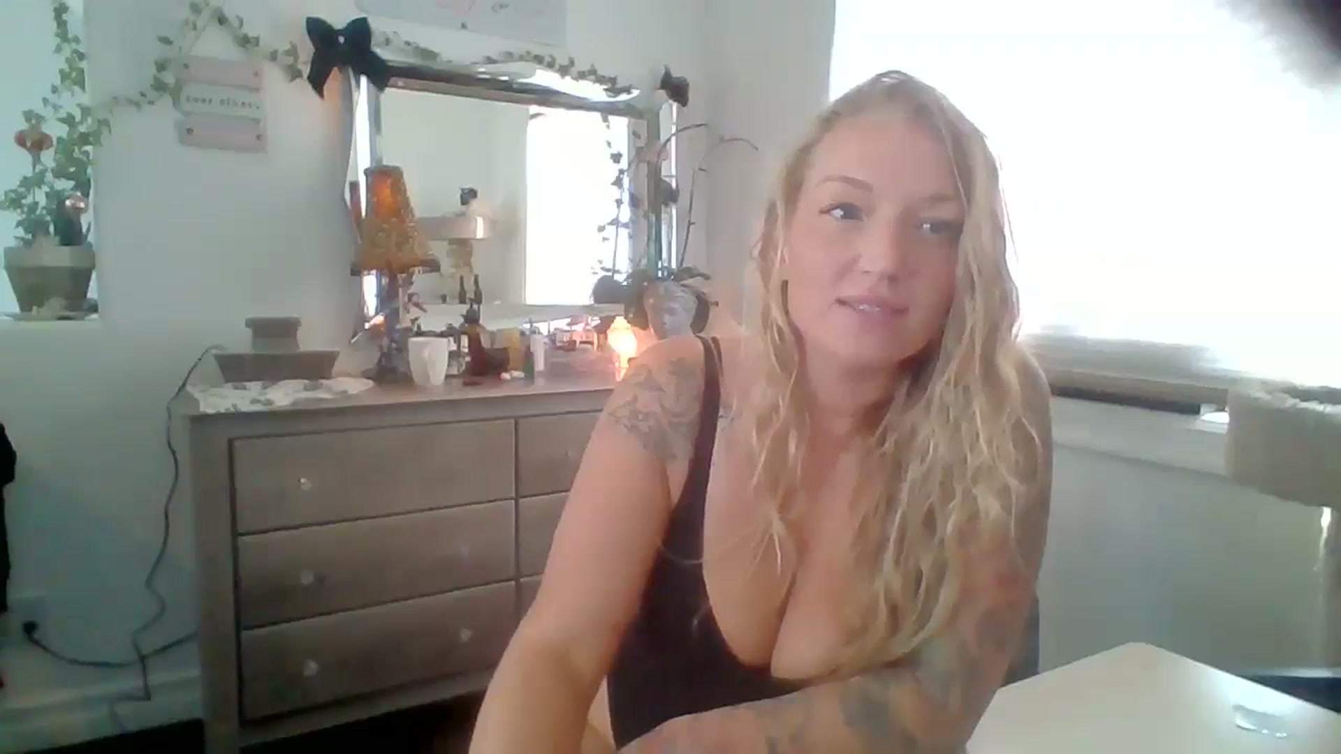 Gallery image thumbnail from EmilyEmbers's myfreecams stream on, 09/12/2025, 15:37 image 15 of 20